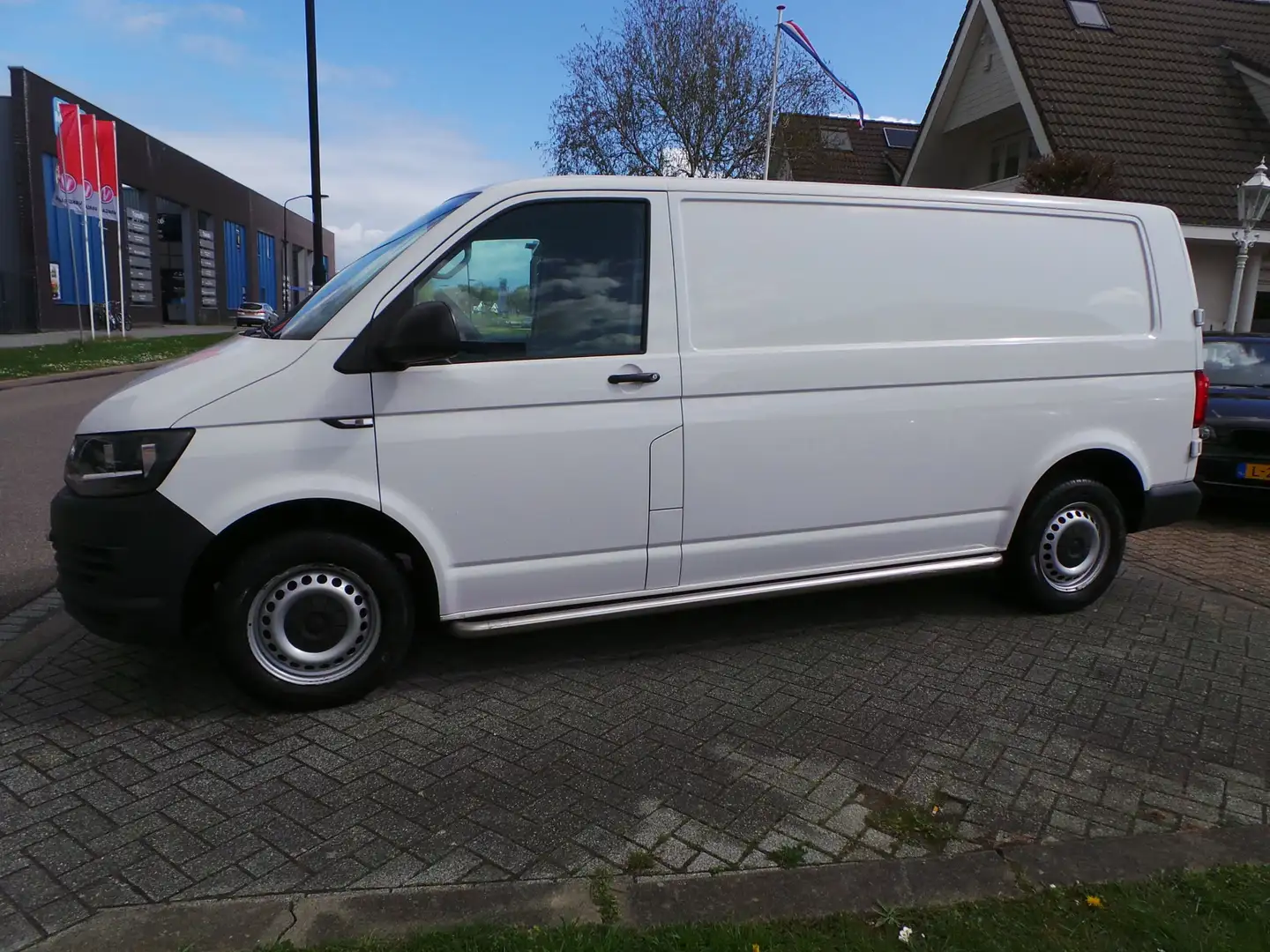 Volkswagen T6 Transporter 2.0 TDI L2H1 104kw/141pk airco,cruise,trekhaak Wit - 1