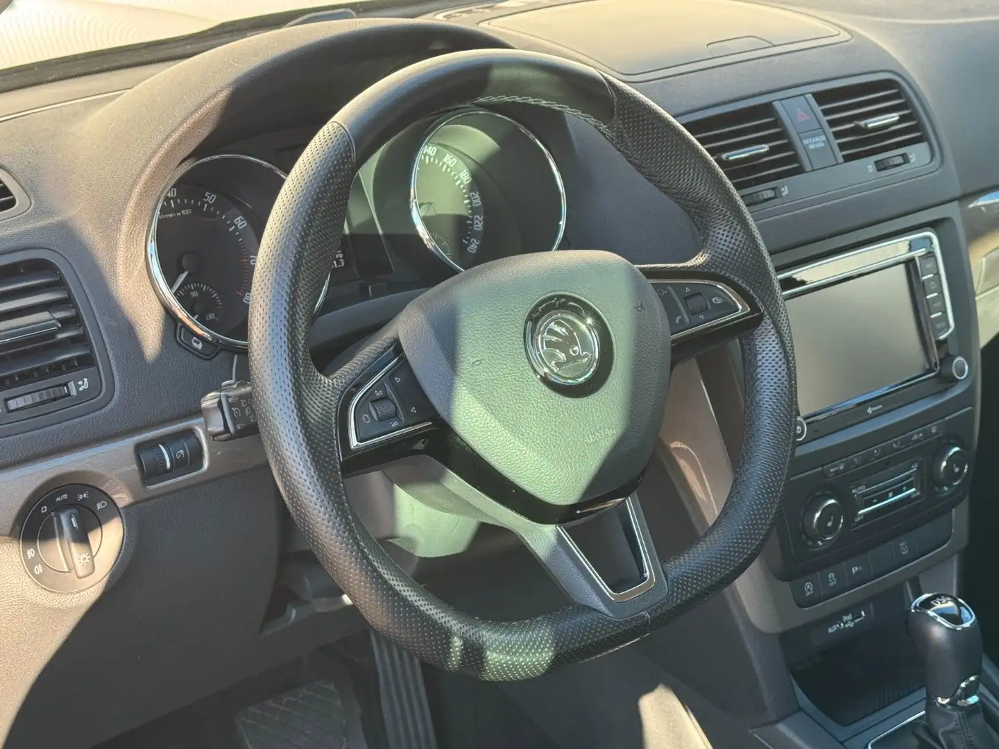 Skoda Yeti 1.4 TSI "Style"DSG BI-XENON NAVI PDC SCHH. Schwarz - 2