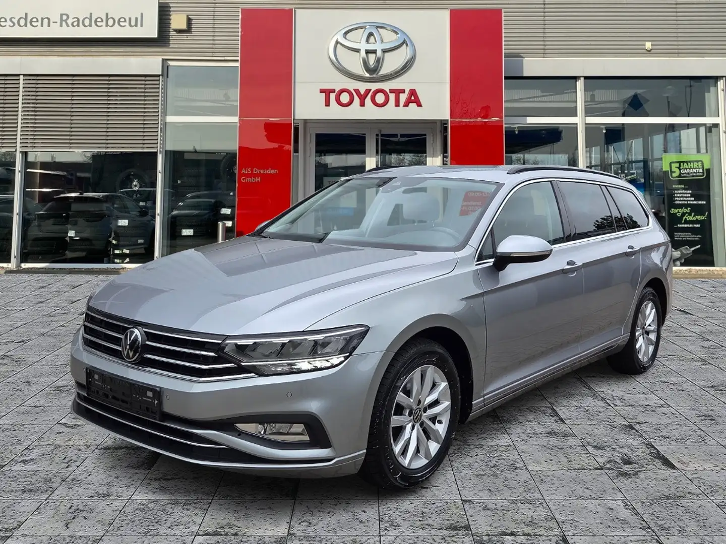 Volkswagen Passat Variant 1.5 TSI BMT Business ACC+AHK+LED Argent - 2