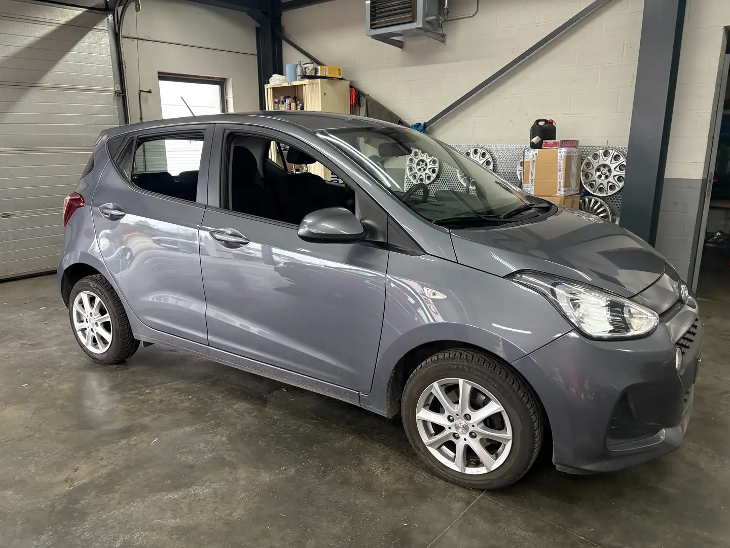 Hyundai i10 i10 1.0i Air (EU6d-TEMP) Gris - 1