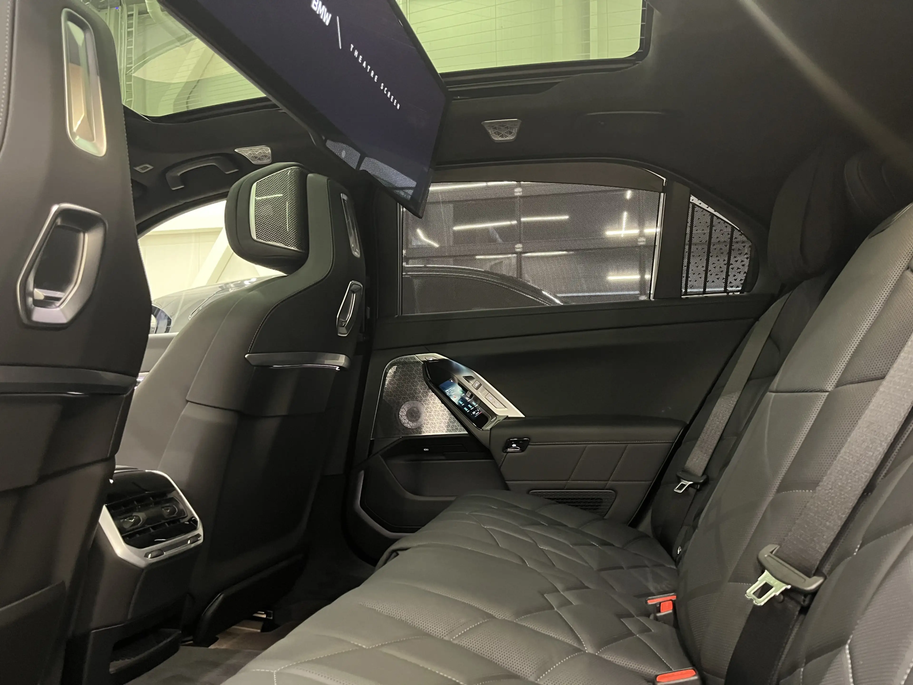 BMW 760 7-serie M760e xDrive — photo 13