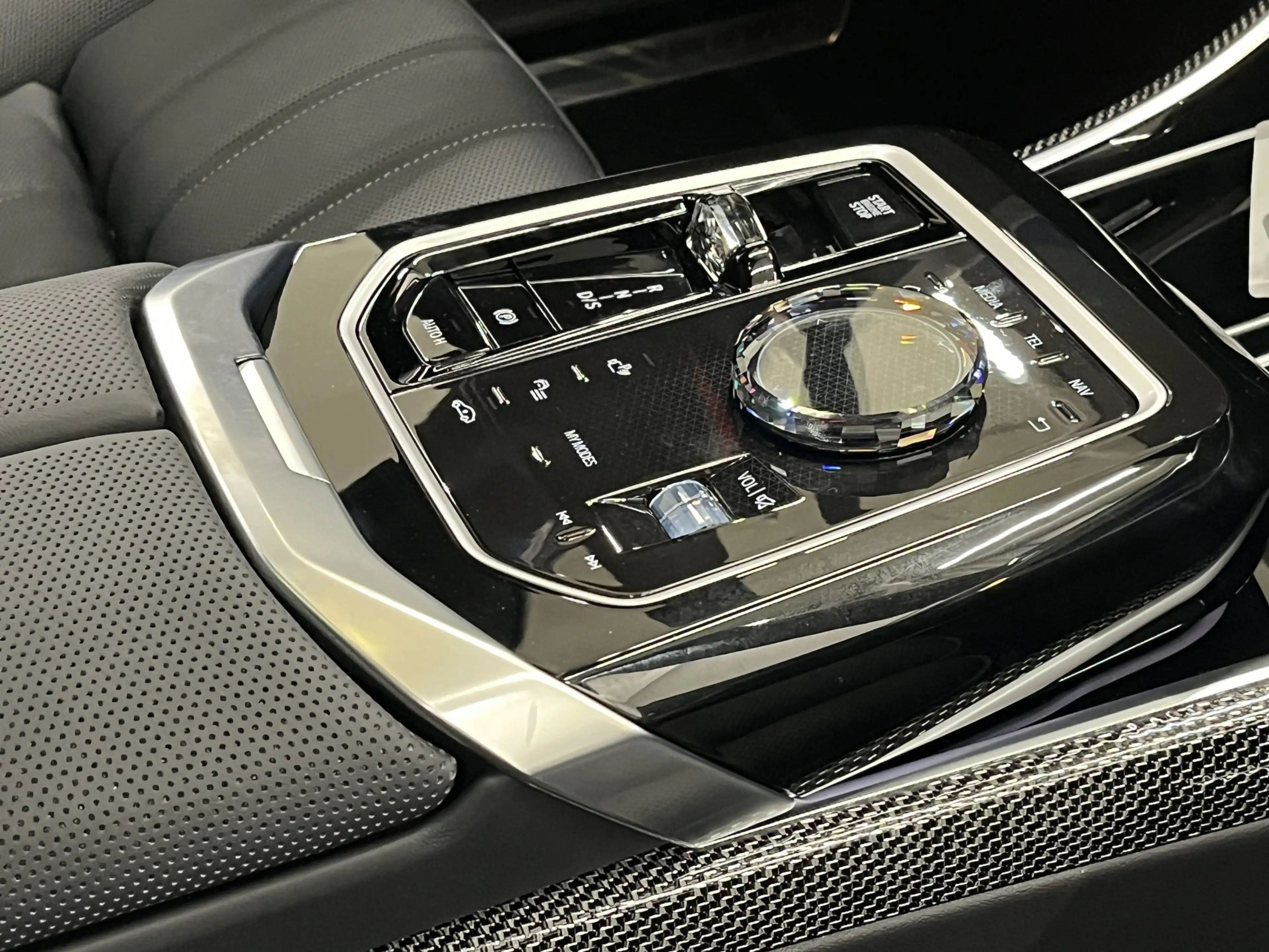 BMW 760 7-serie M760e xDrive — photo 15