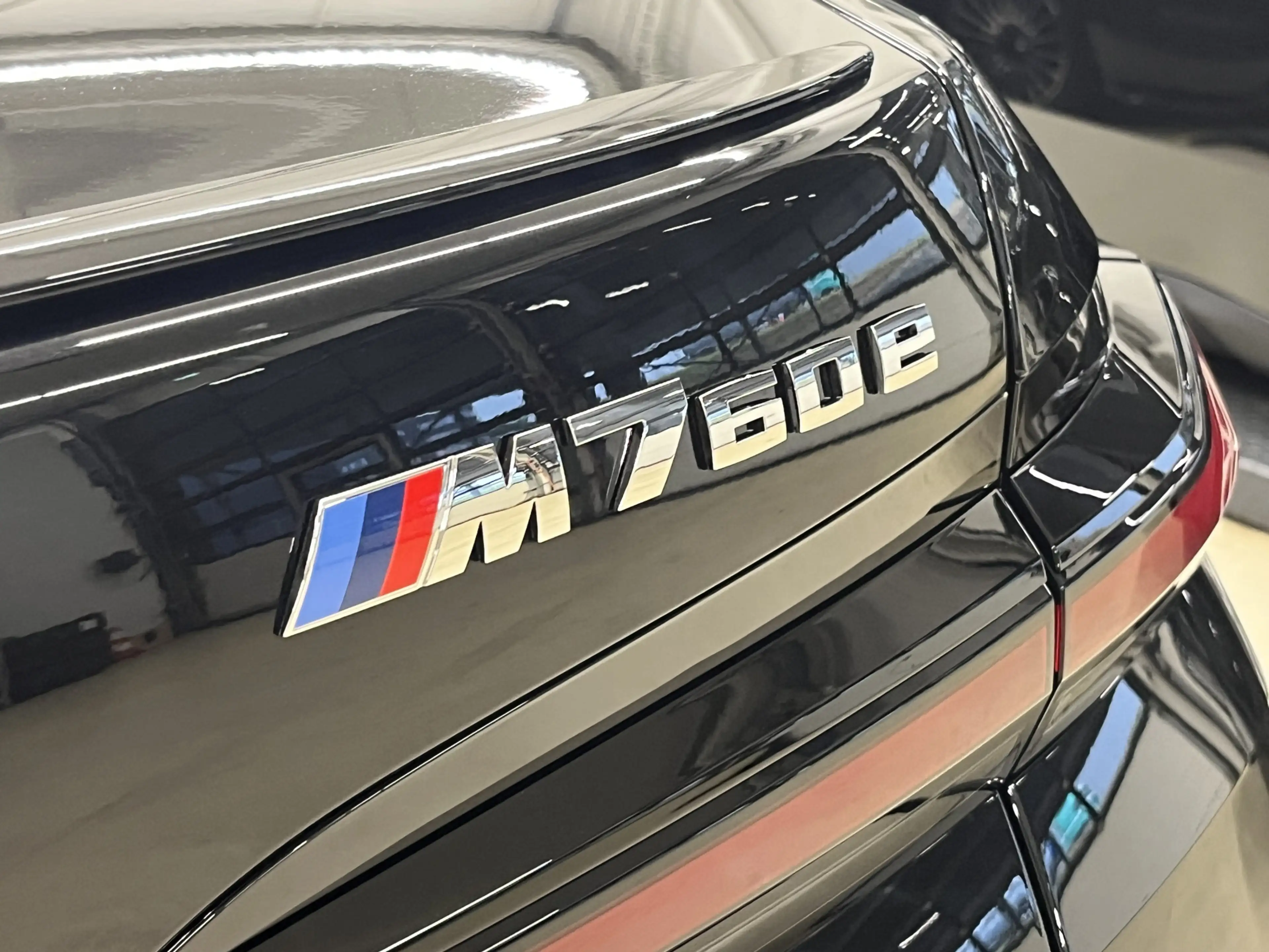 BMW 760 7-serie M760e xDrive — photo 14