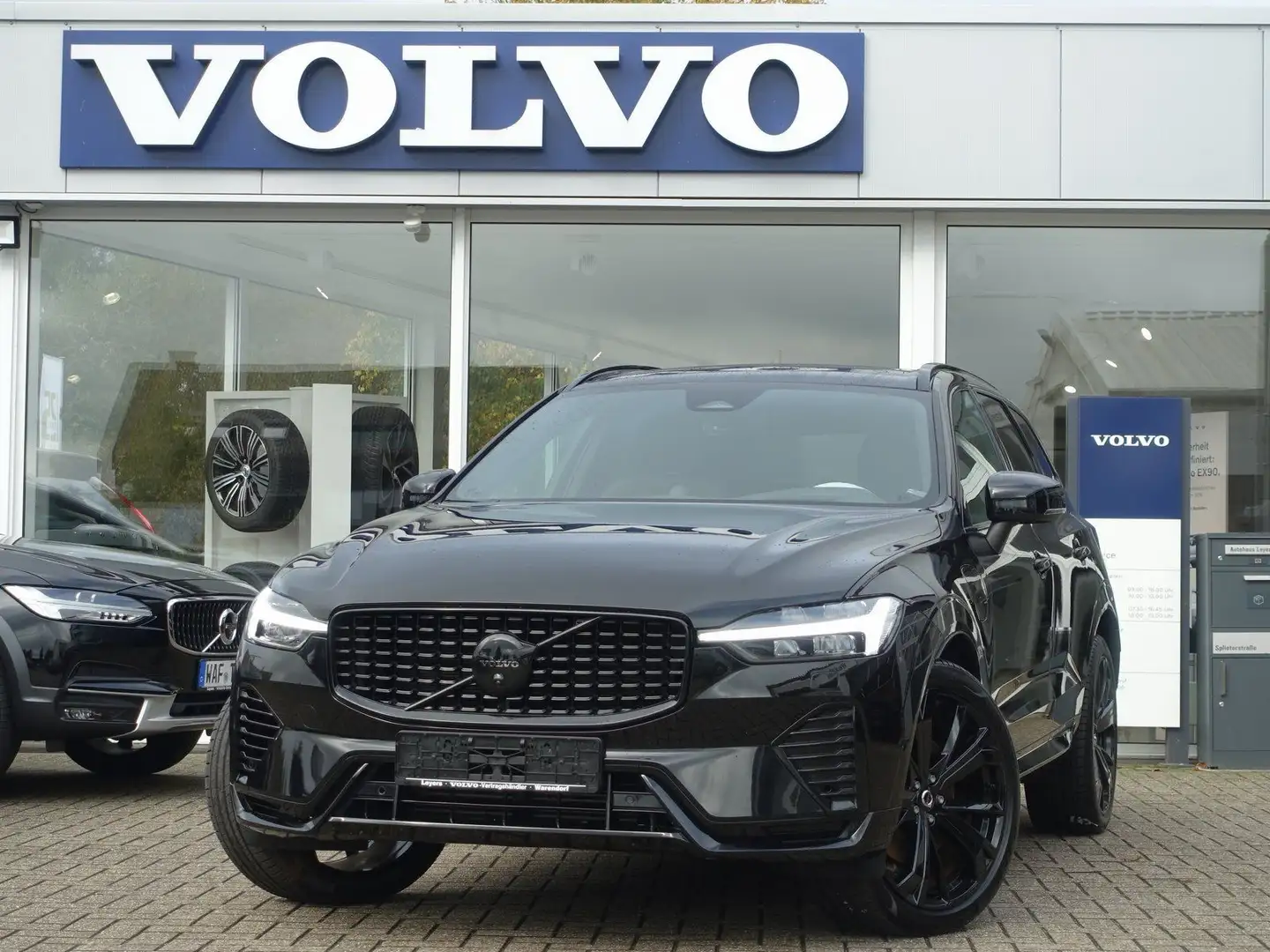 Volvo XC60 T8 Black Edition Ultra AWD/B&W/HeadUp/AHK Schwarz - 1