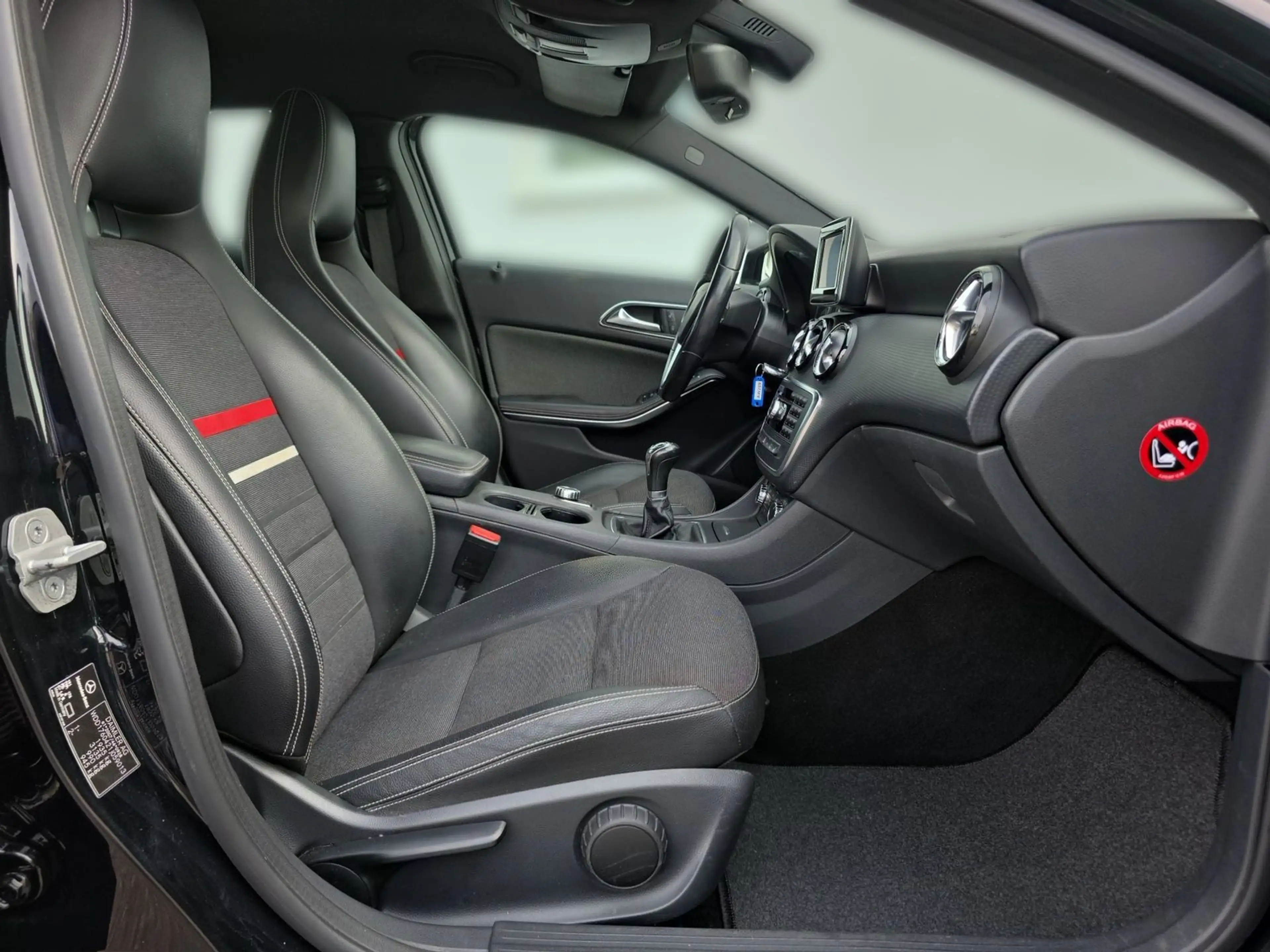 Mercedes-Benz A 180 A180 BlueEfficiency Sitzheizung AHK Teilleder — photo 15