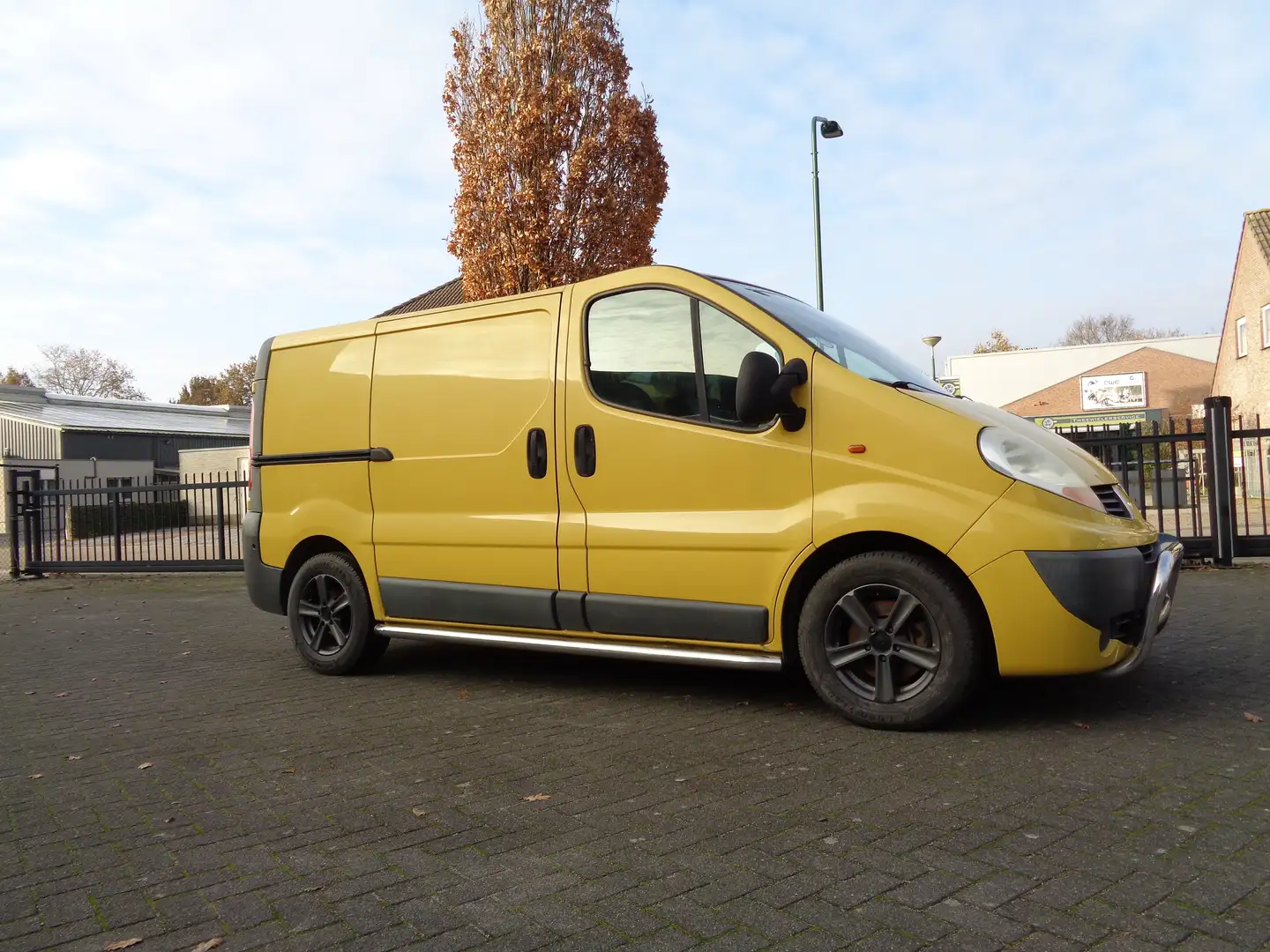 Renault Trafic 2.5 dCi T27 L1H1 Geel - 2