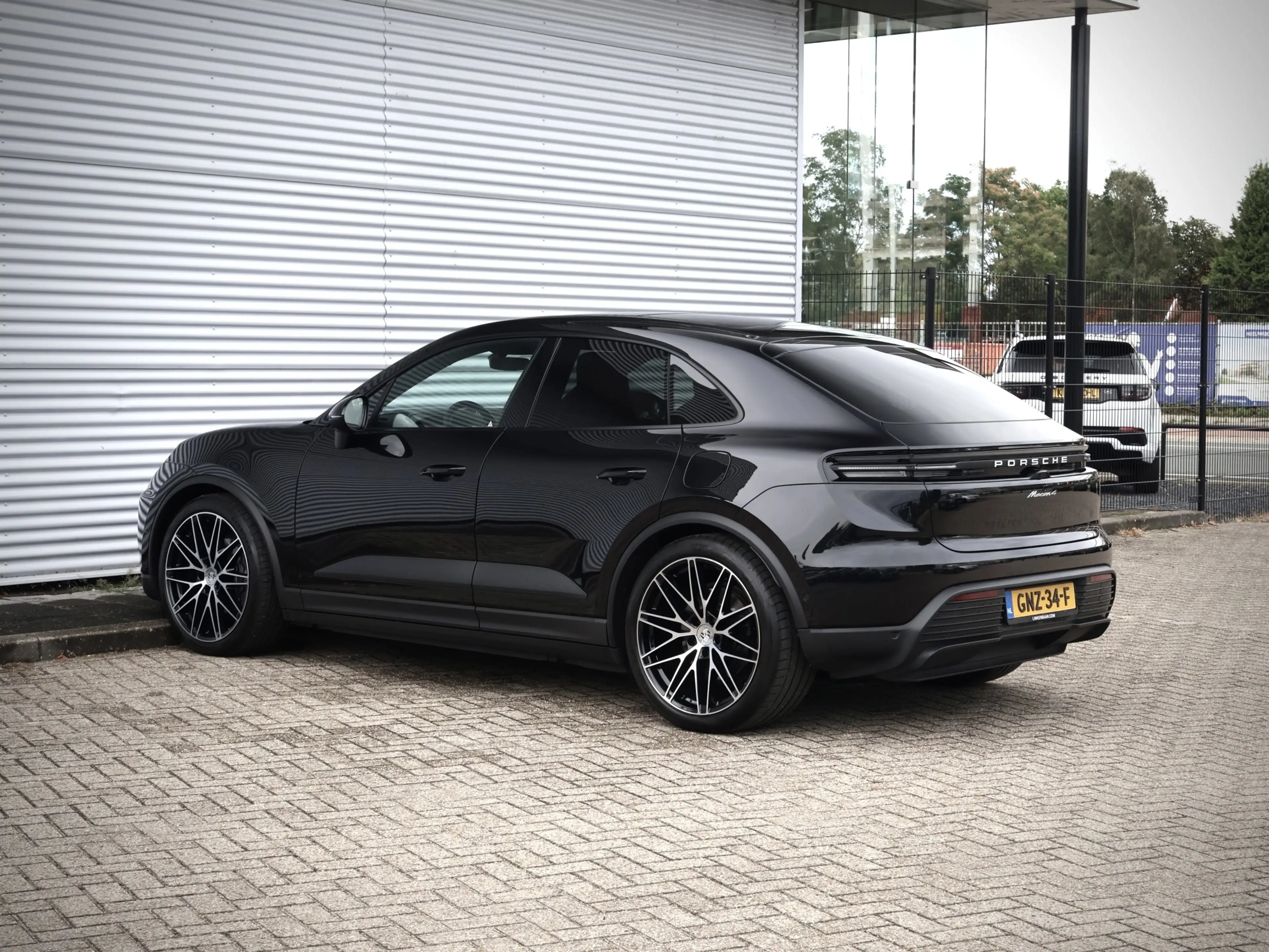 Porsche Macan 4 100kWh | Pano | Luchtvering | PDLS | Sport Chron — photo 37