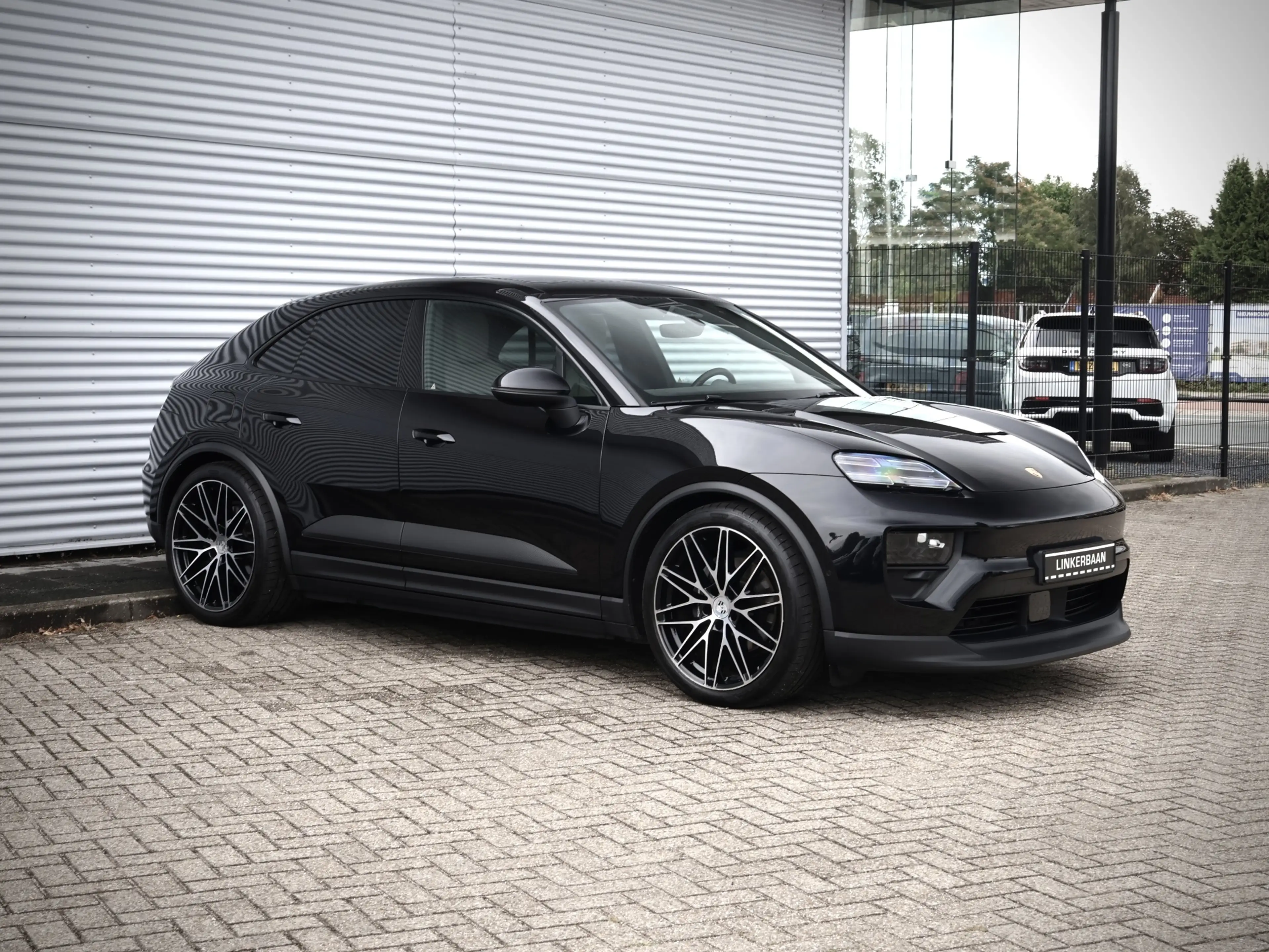 Porsche Macan 4 100kWh | Pano | Luchtvering | PDLS | Sport Chron — photo 36