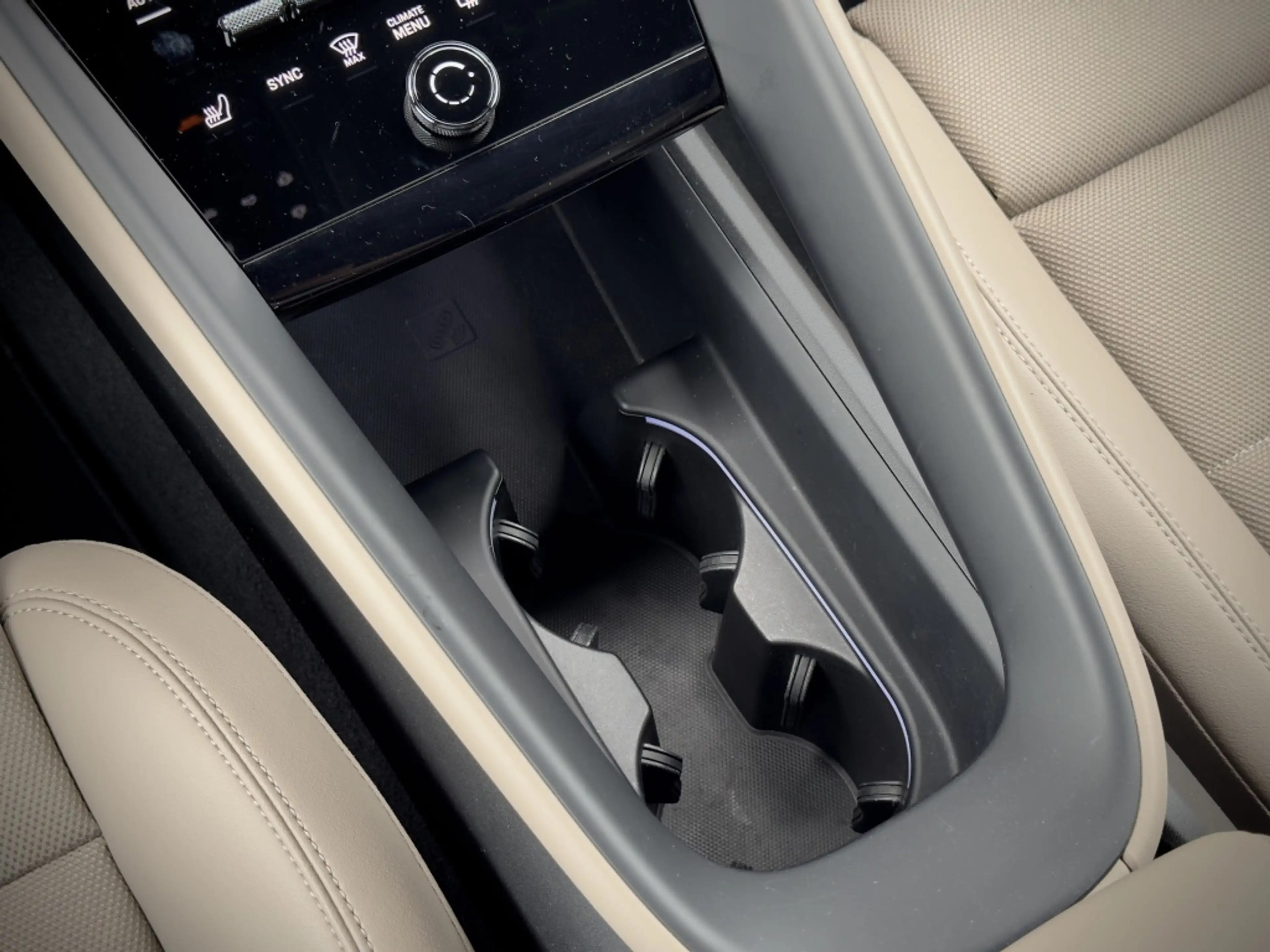 Porsche Macan 4 100kWh | Pano | Luchtvering | PDLS | Sport Chron — photo 29