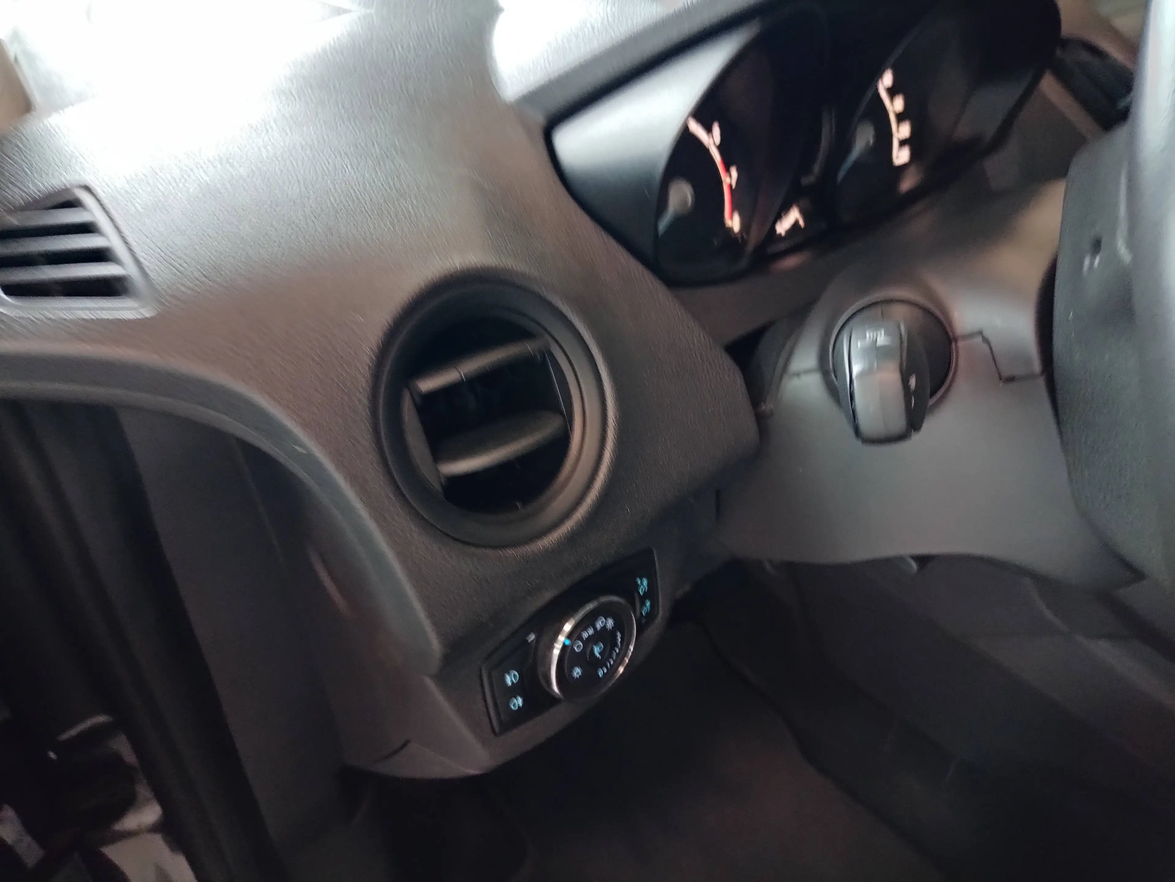 Ford Tourneo Courier Tourneo Courier 1.0 EcoBoost Trend, Zahnriemen NEU — photo 6