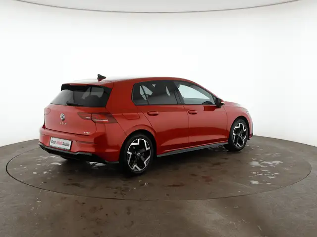 Volkswagen Golf view 4