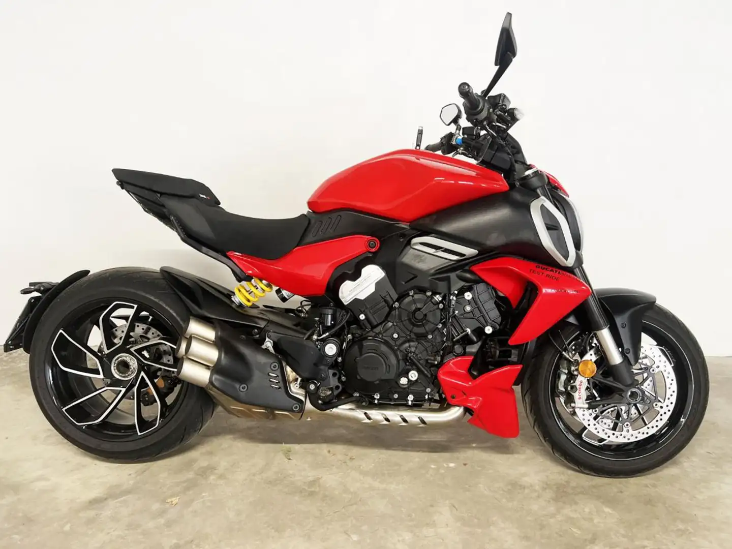 Ducati Diavel Red Rosso - 1