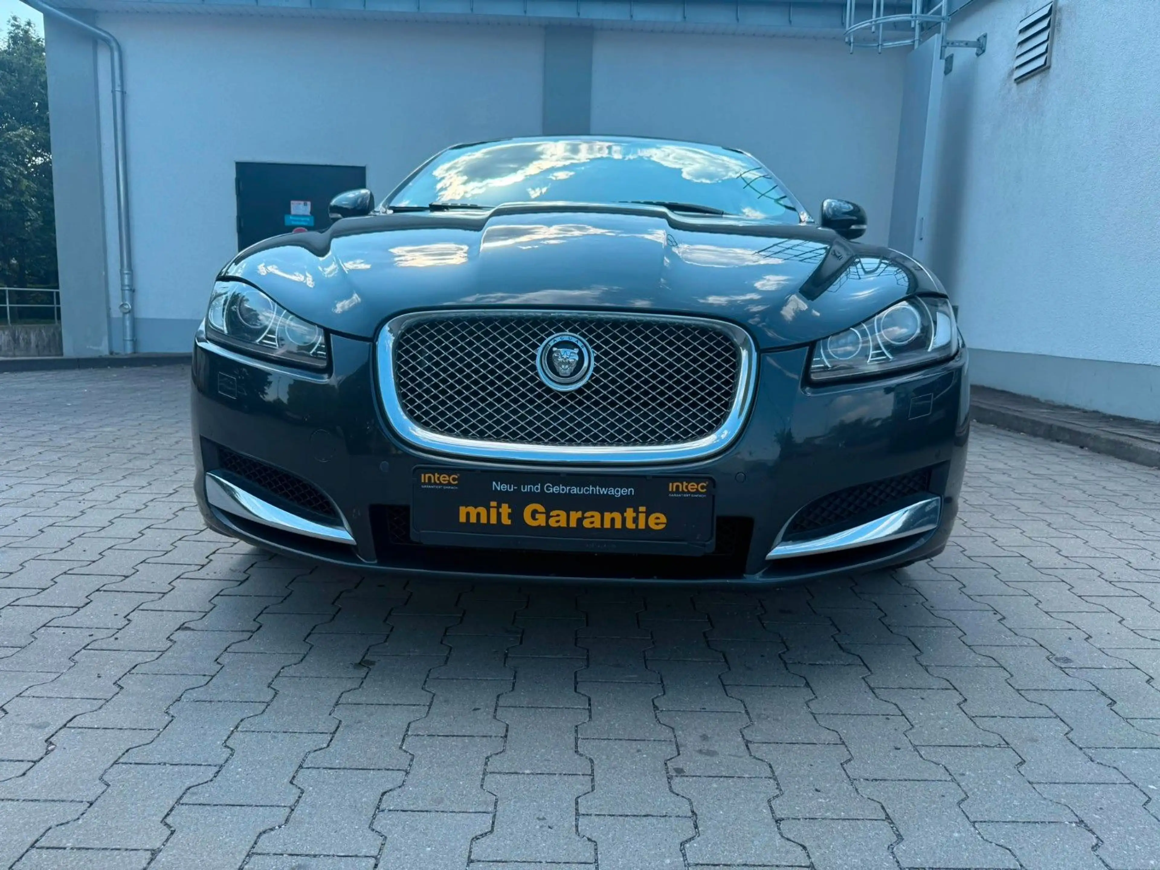 Jaguar XF 3.0 V6 Diesel — photo 2