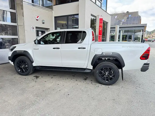 Toyota Hilux DK Invinsible 4WD 2,8 D-4D Aut. Ansicht 4