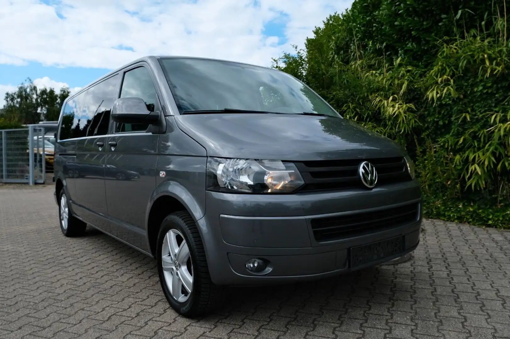 Volkswagen T5 Transporter Kombi lang Navi 2x Tür Standheiz Gris - 2