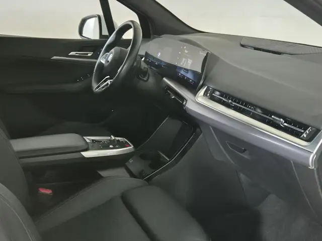 BMW 2 Series view 11