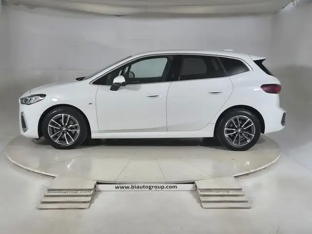 BMW 2 Series view 6