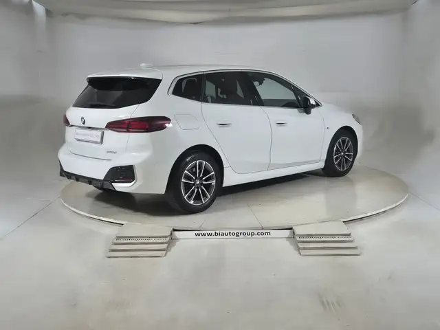 BMW 2 Series view 5