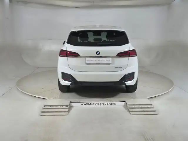 BMW 2 Series view 4