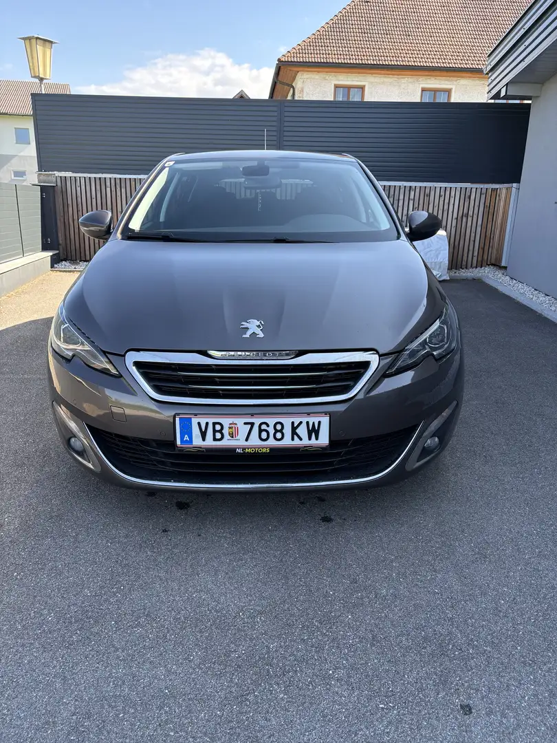 Peugeot 308 1,6 BlueHDI 120 Allure Grau - 1