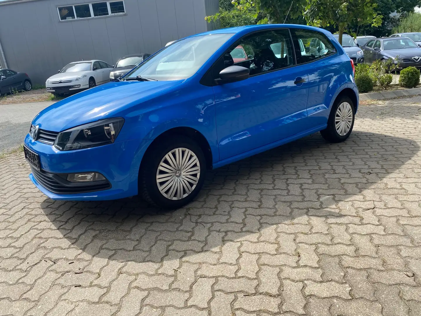 Volkswagen Polo 1.0 Trendline Blau - 1