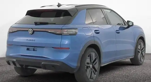 Volkswagen T-Roc view 4
