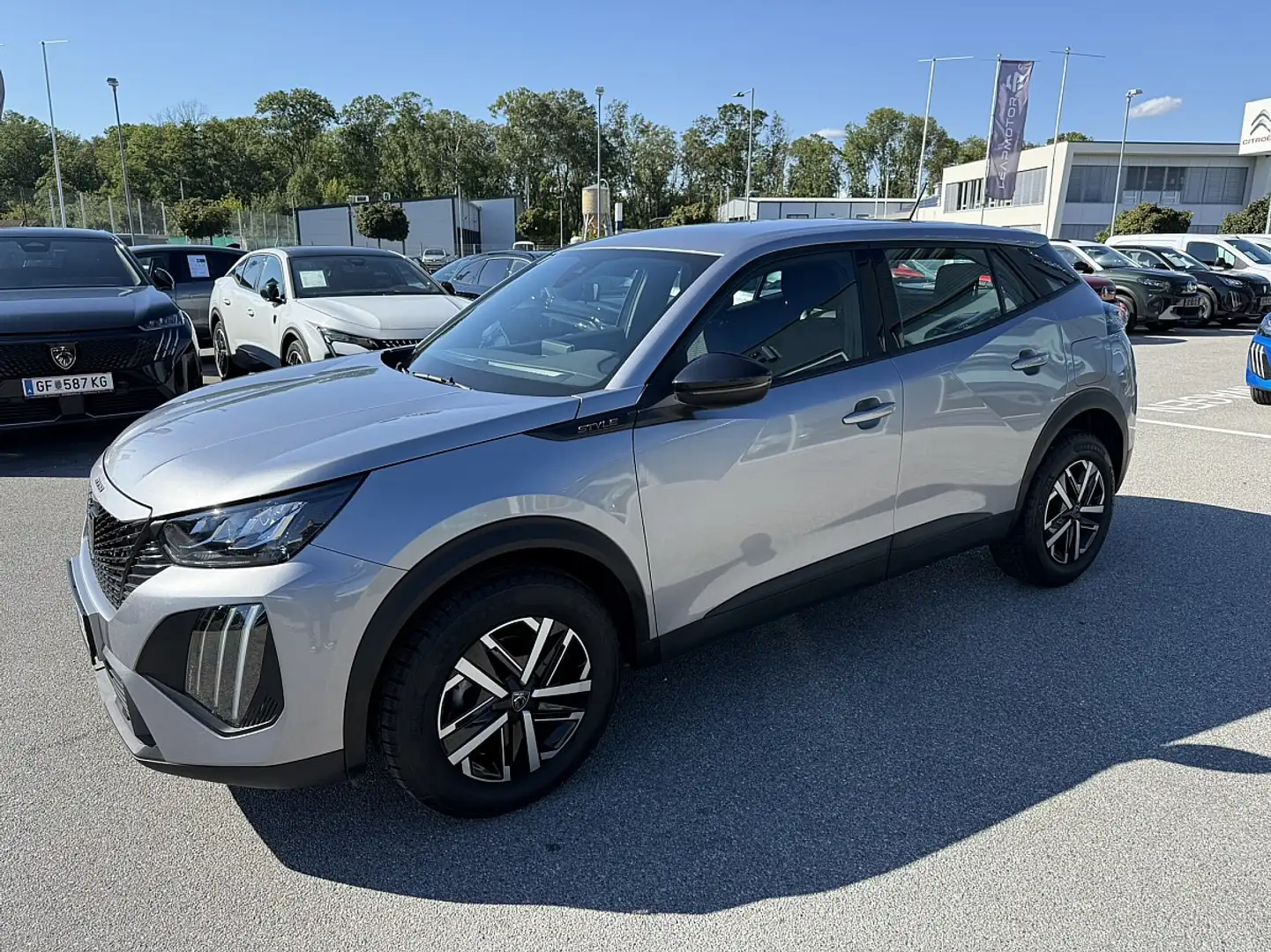 Peugeot 2008 PureTech 100 S&S Style 6-Gang-Manuell Grau - 2