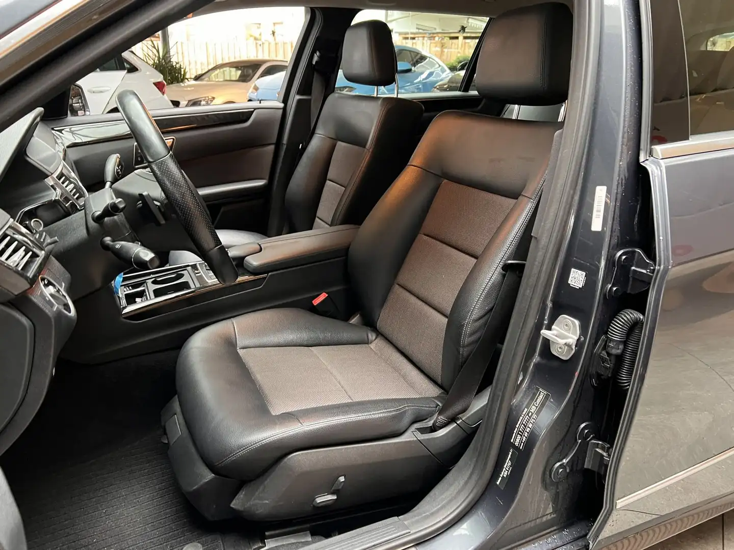 Mercedes-Benz E 220 E E 220CDI Avantgarde Aut AHK NAVI PDC Xenon Grau - 2