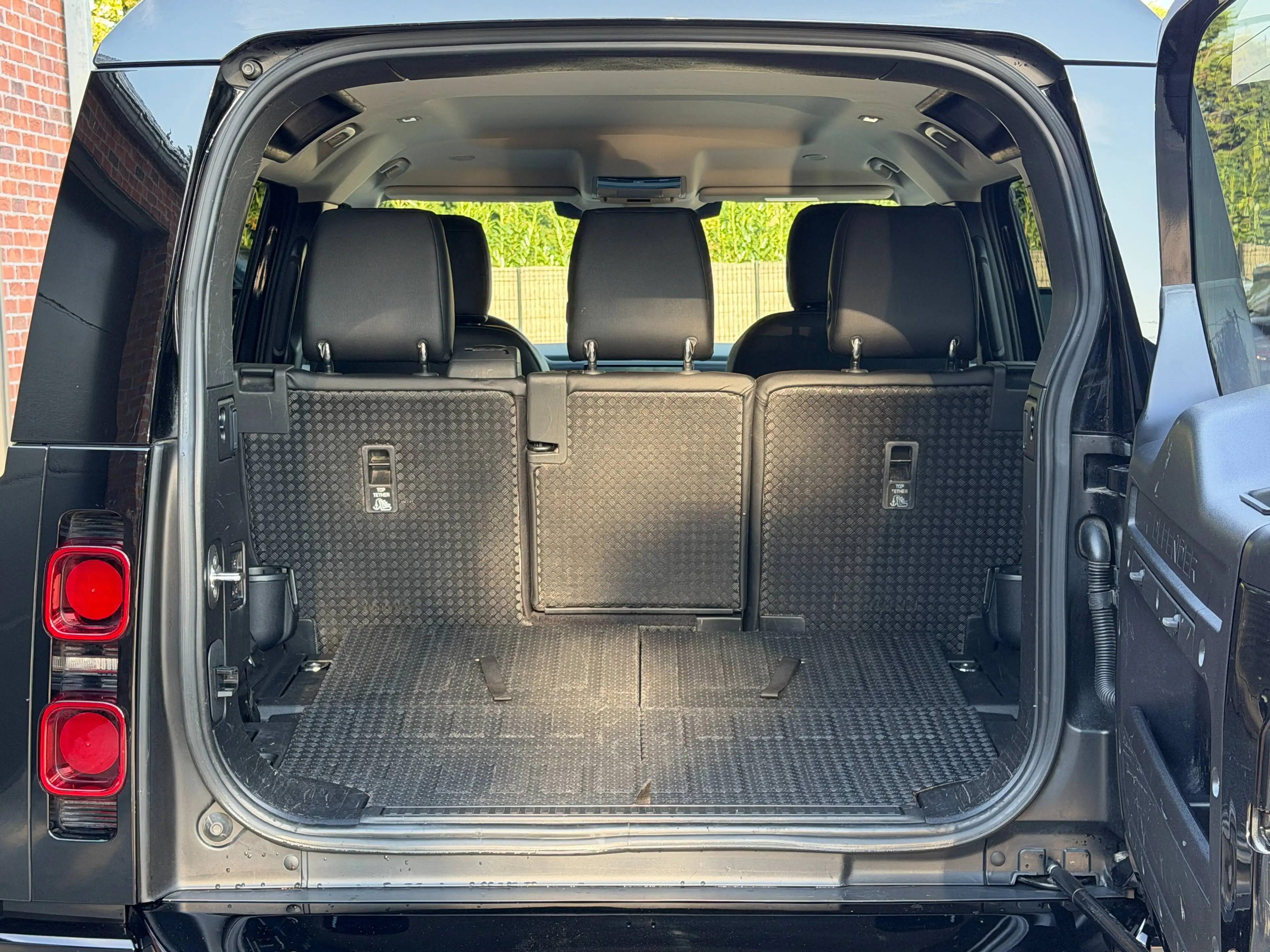 Land Rover Defender 7 places - Caméra 360° - Suspensions pneum - Attelage — photo 14