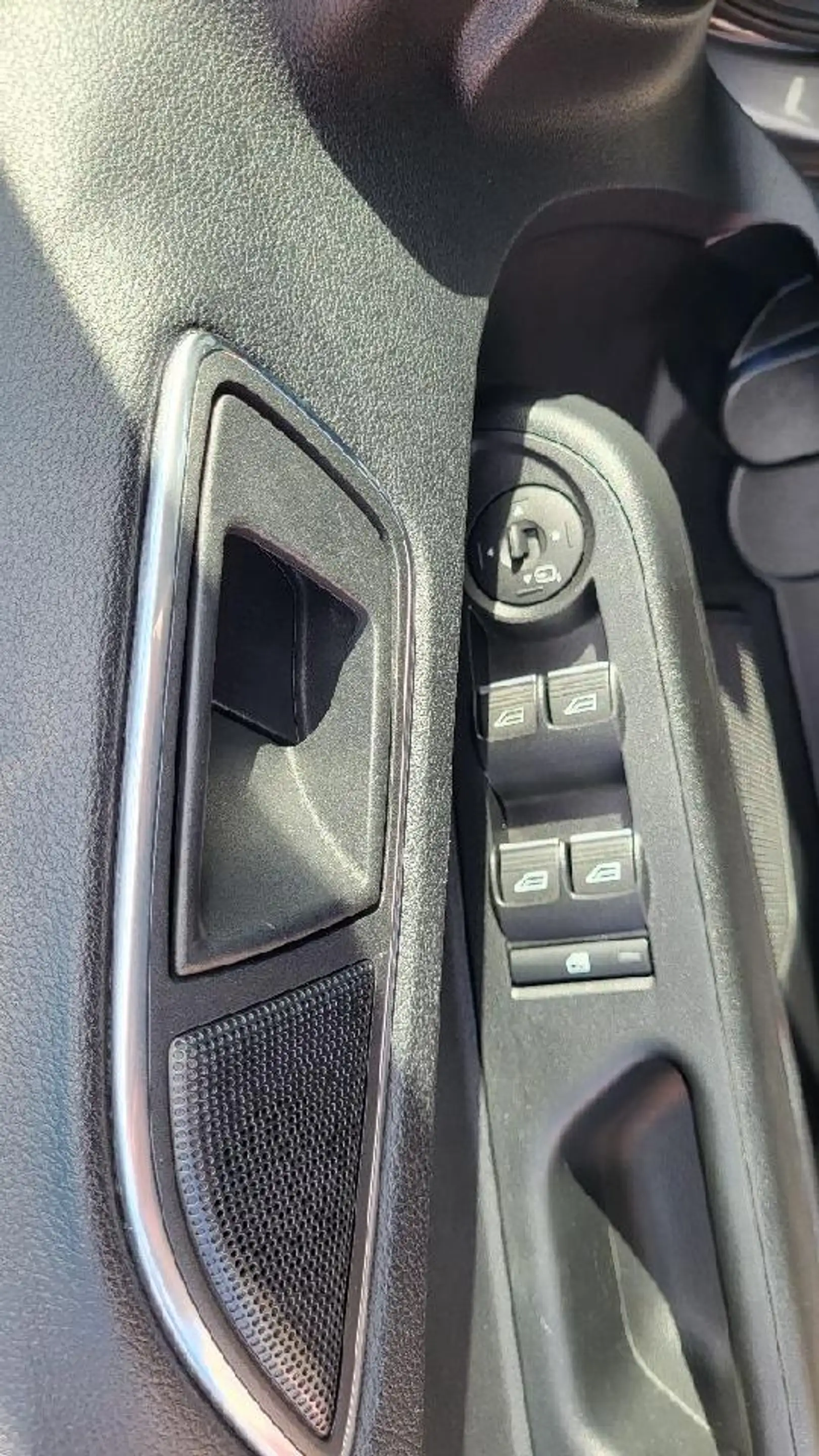 Ford B-Max Trend — photo 10