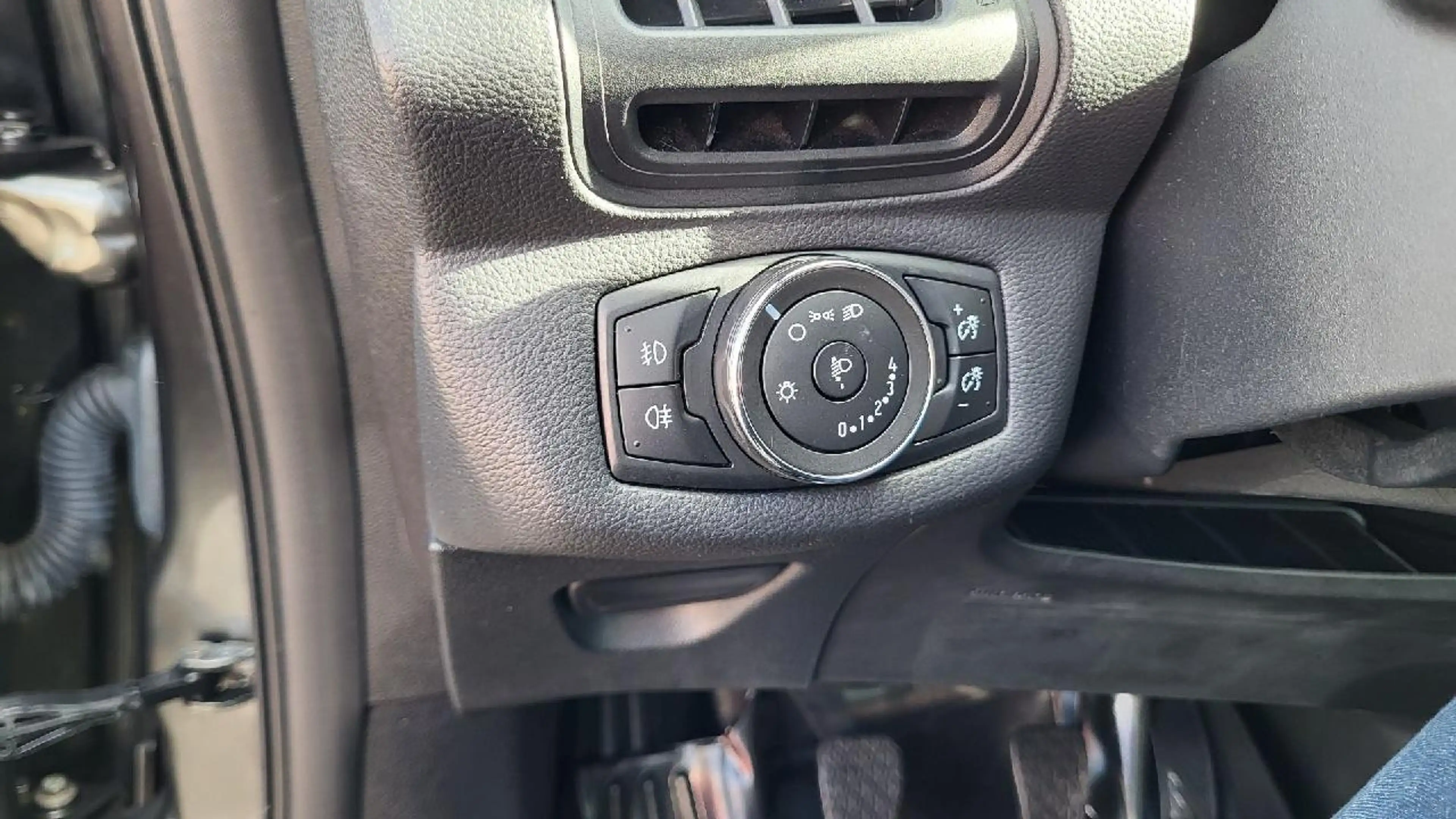 Ford B-Max Trend — photo 11