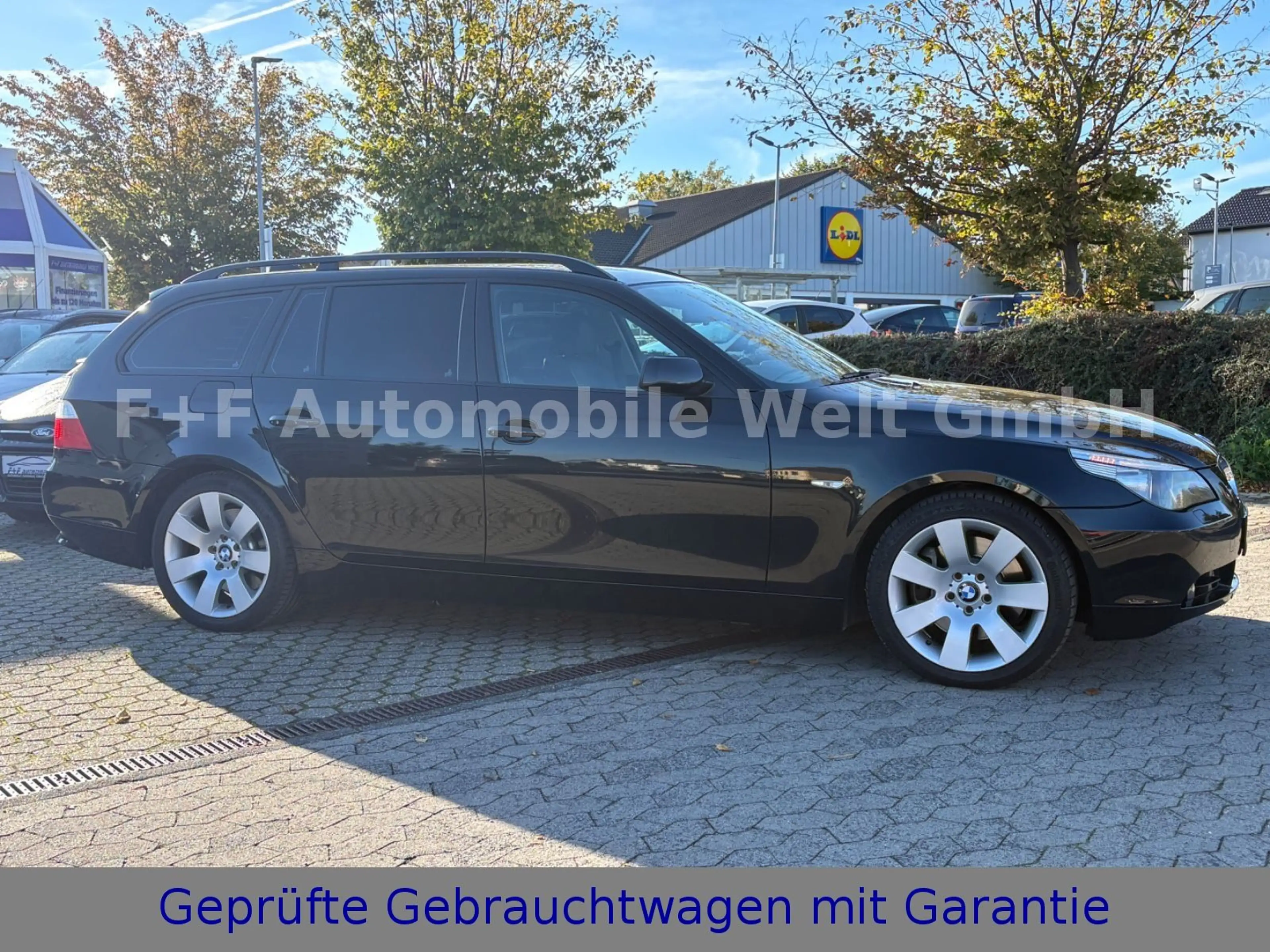 BMW 545 i touring*LEDER*PDC*SMG*SITZ-HZ*WENIG KM* — photo 2