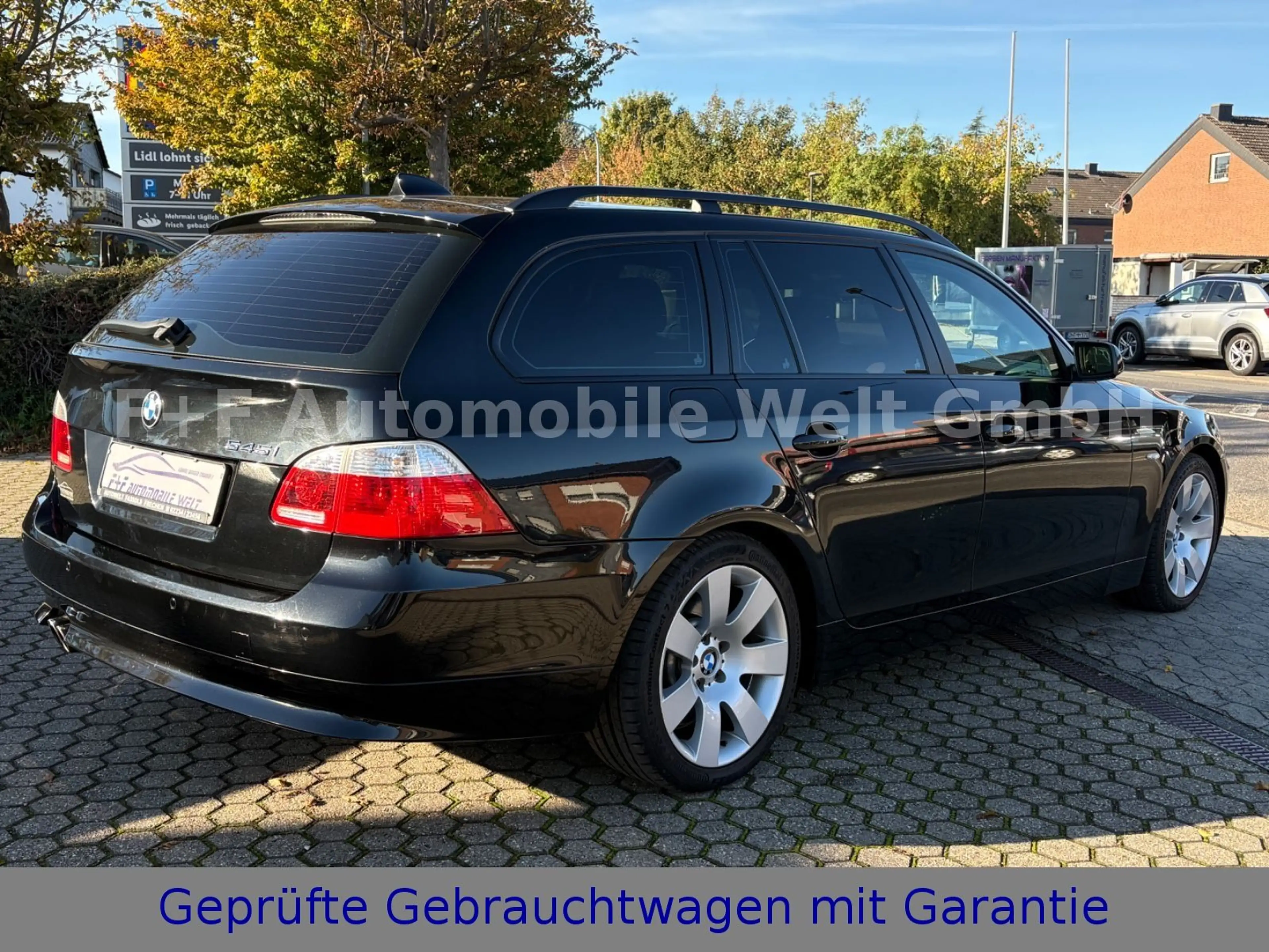 BMW 545 i touring*LEDER*PDC*SMG*SITZ-HZ*WENIG KM* — photo 3