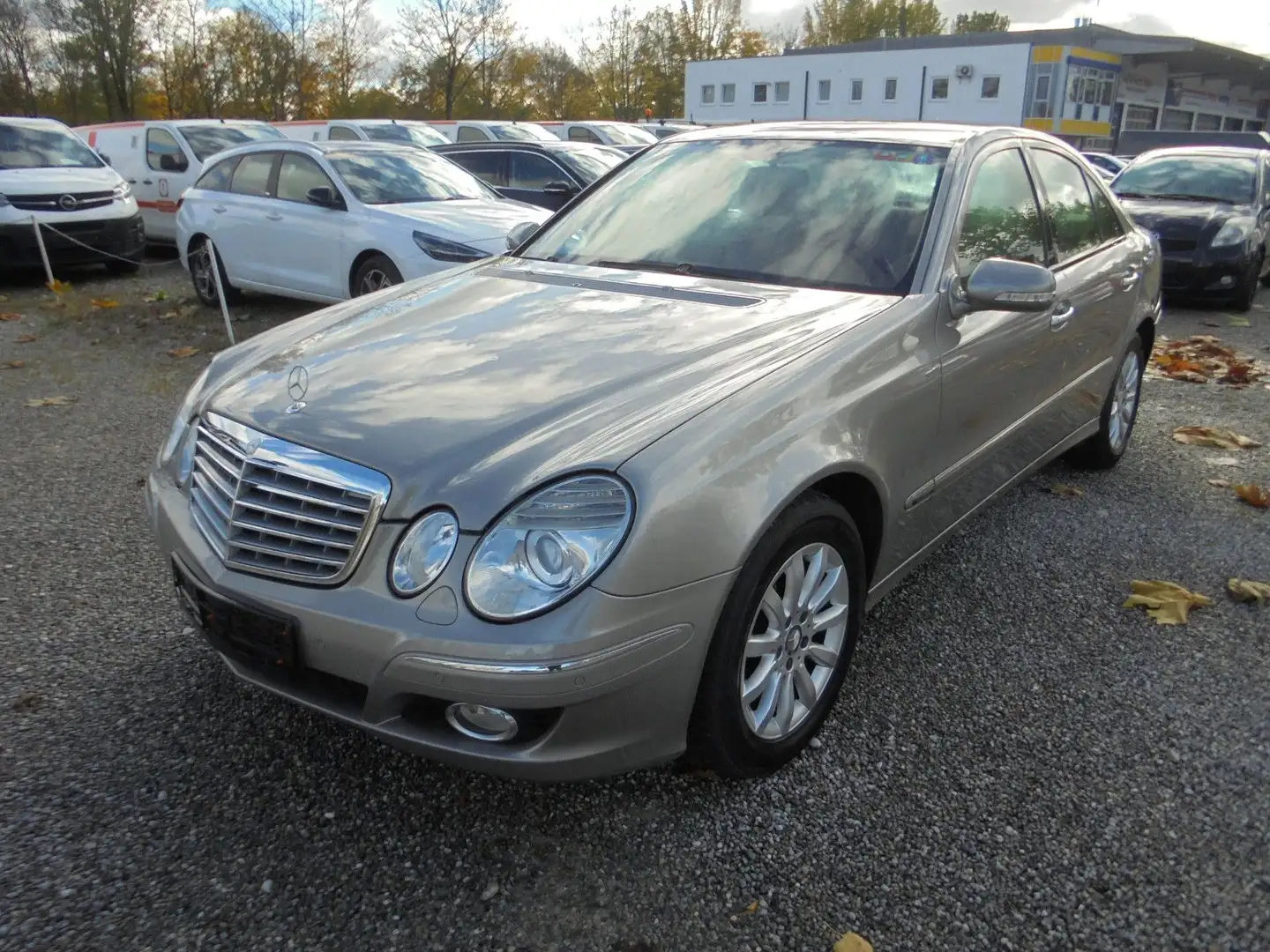 Mercedes-Benz E 230 E230 Aut. Elegance~ 2.Hd ~ 150.000 km ~ Gepflegt Silber - 1
