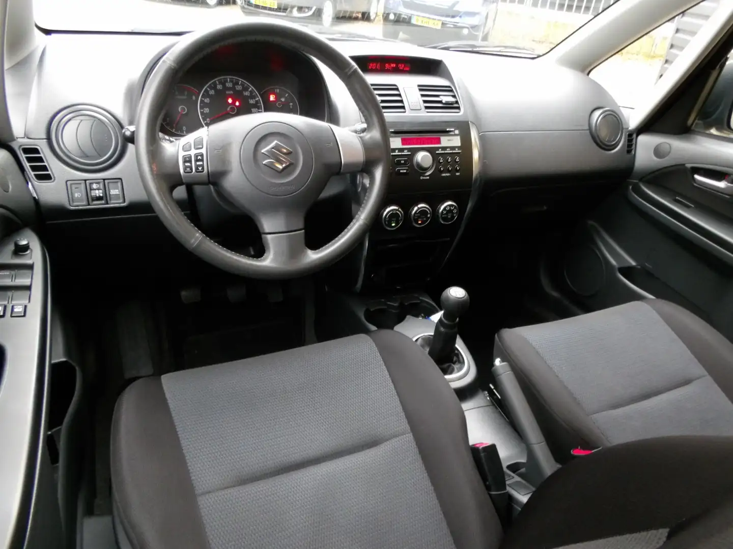 Suzuki SX4 1.6 Exclusive Airco Clima Trekhaak Grijs - 2
