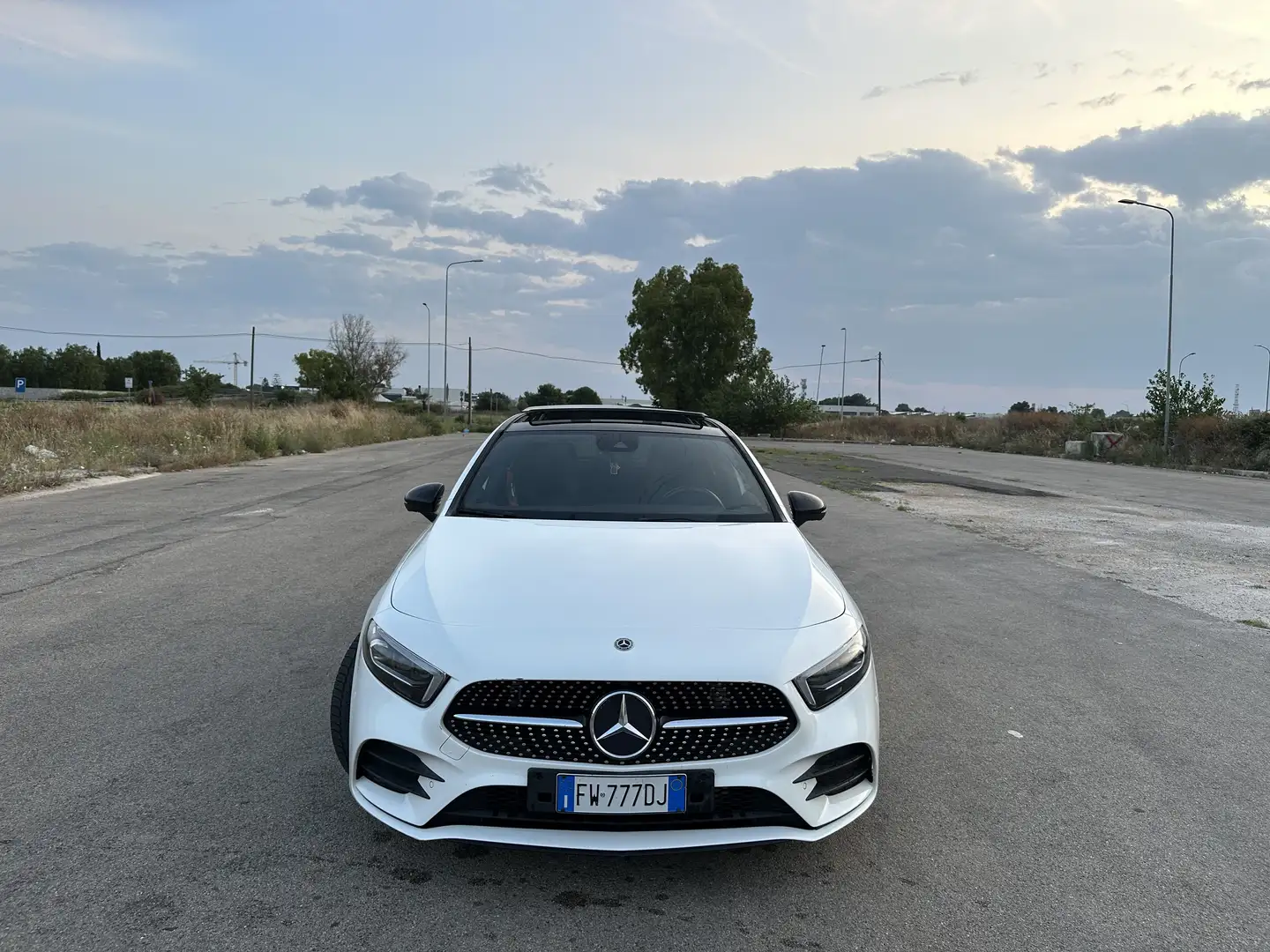 Mercedes-Benz A 220 Premium AMG FULL OPTIONAL tetto + luci ambient - 2