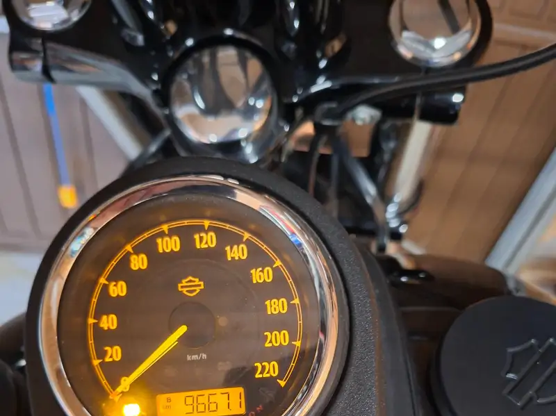 Harley-Davidson Dyna Street Bob - foto 4