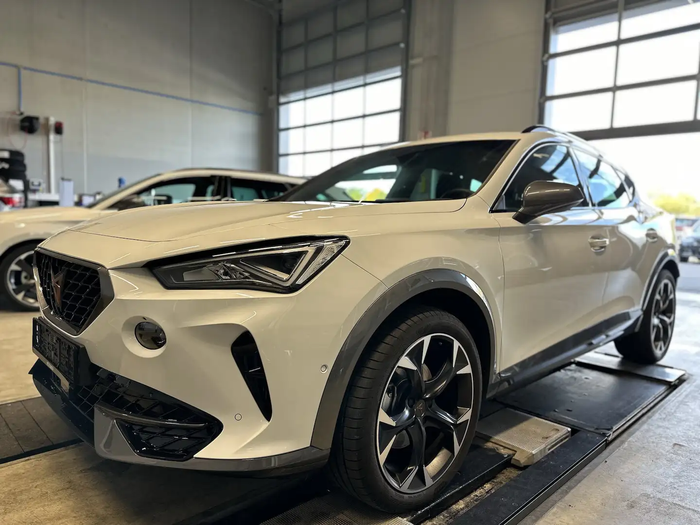 CUPRA Formentor 1,5TSI DSG NAVI DCC 19´´ Assist L Weiß - 2