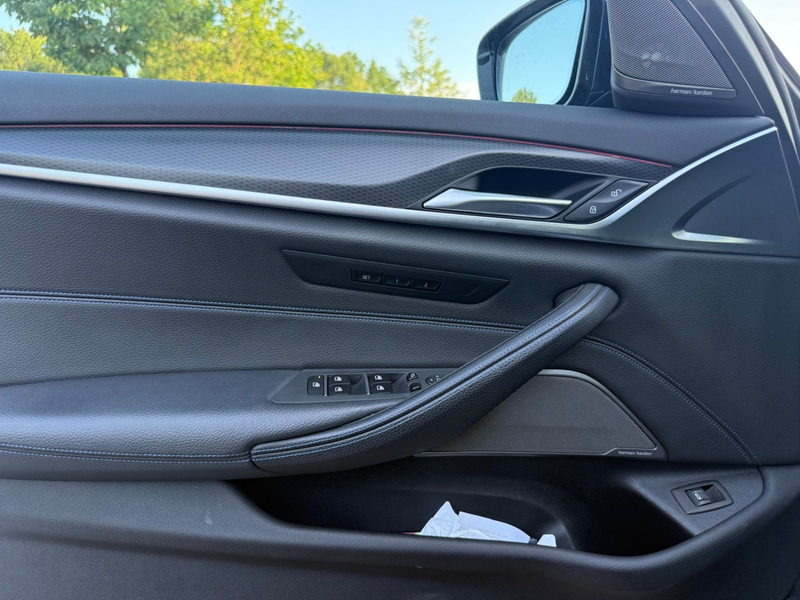 BMW 530 d xDrive Touring M Sport Pro Laser*Pano*360* — photo 9