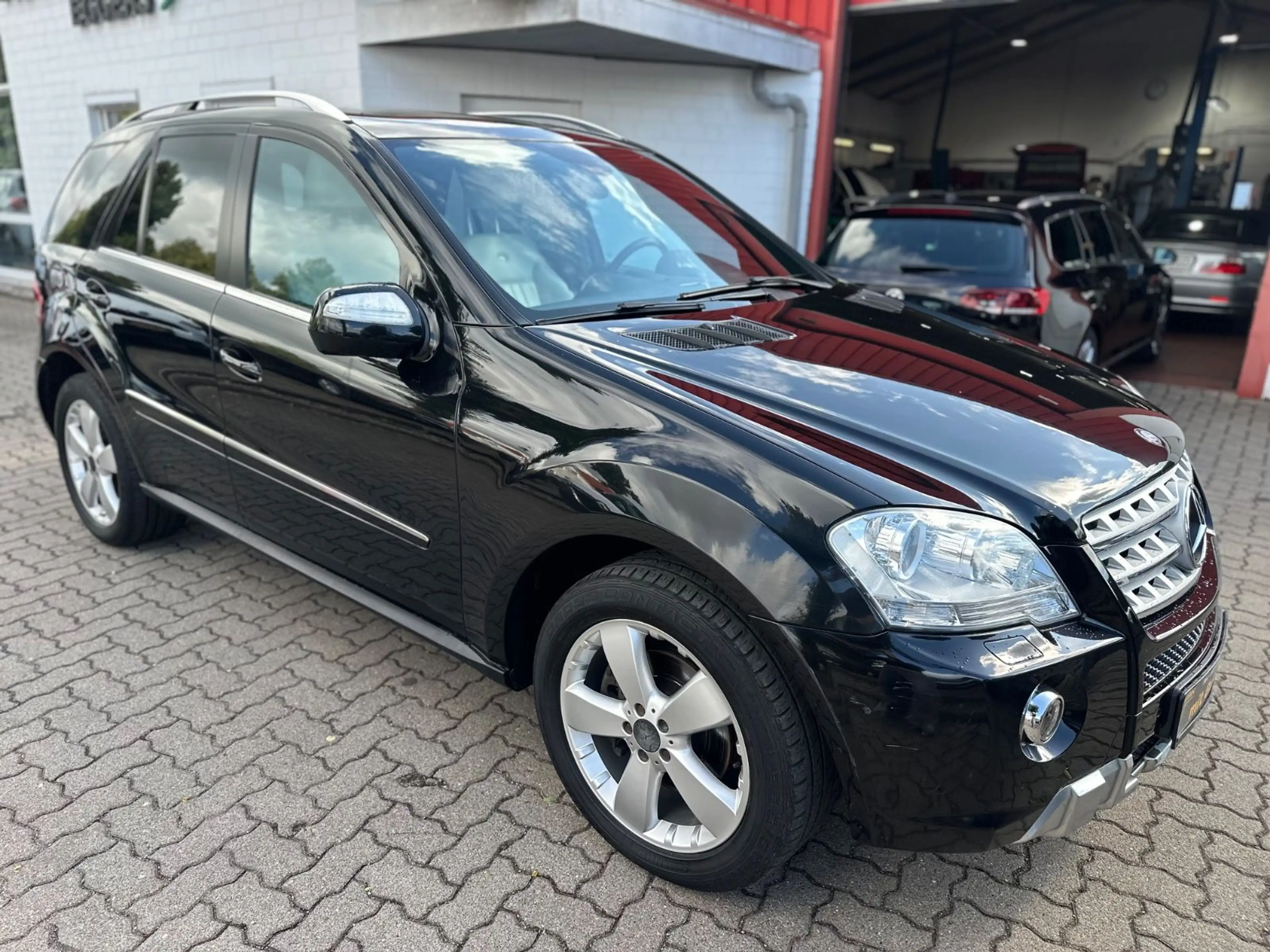 Mercedes-Benz ML 350 4Matic/2HD/AHK/S-DACH/STANDHZ/NAVI/LEDER — photo 4