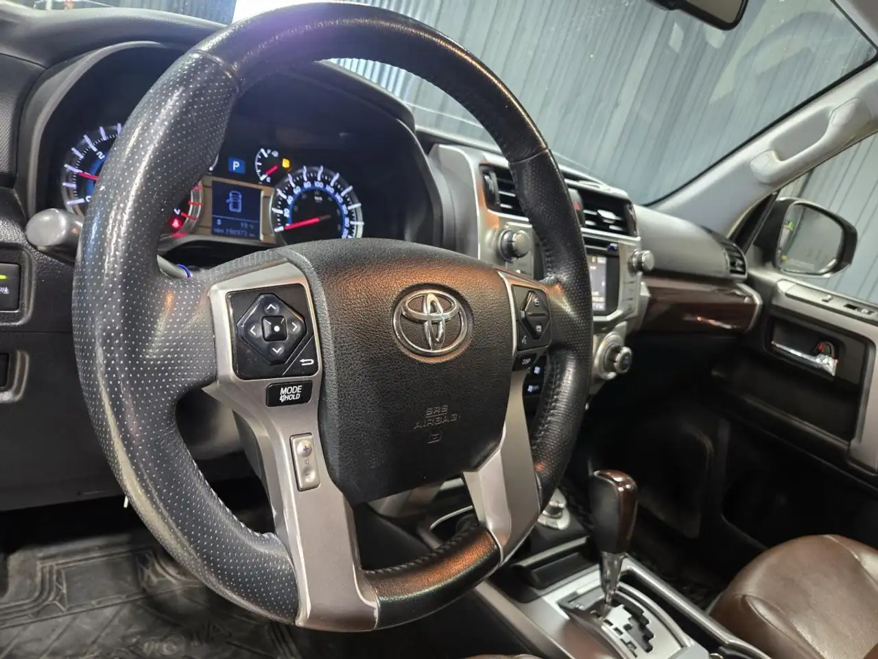 Toyota 4-Runner снимка Toyota 4-Runner