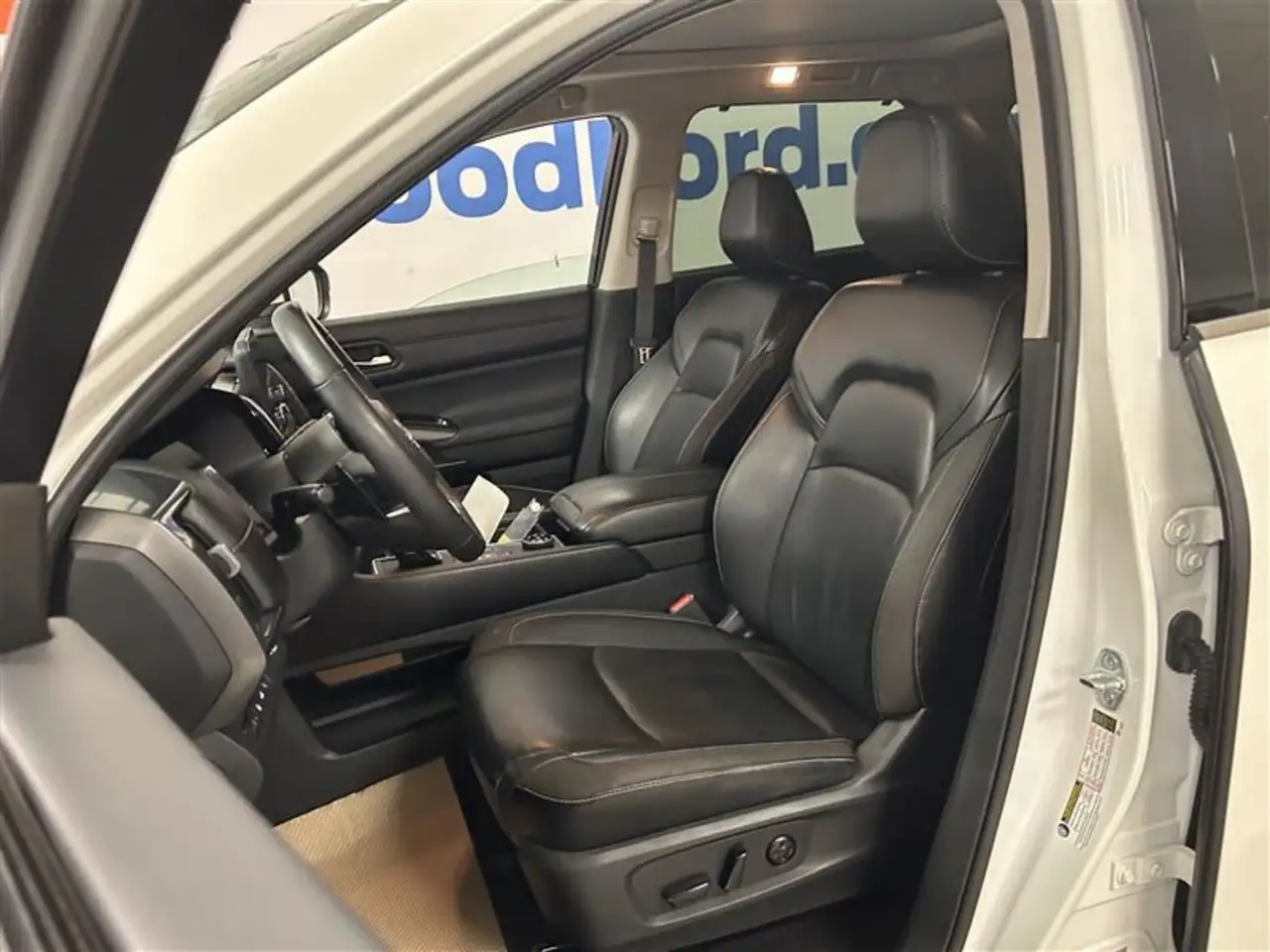Nissan Pathfinder снимка Nissan Pathfinder
