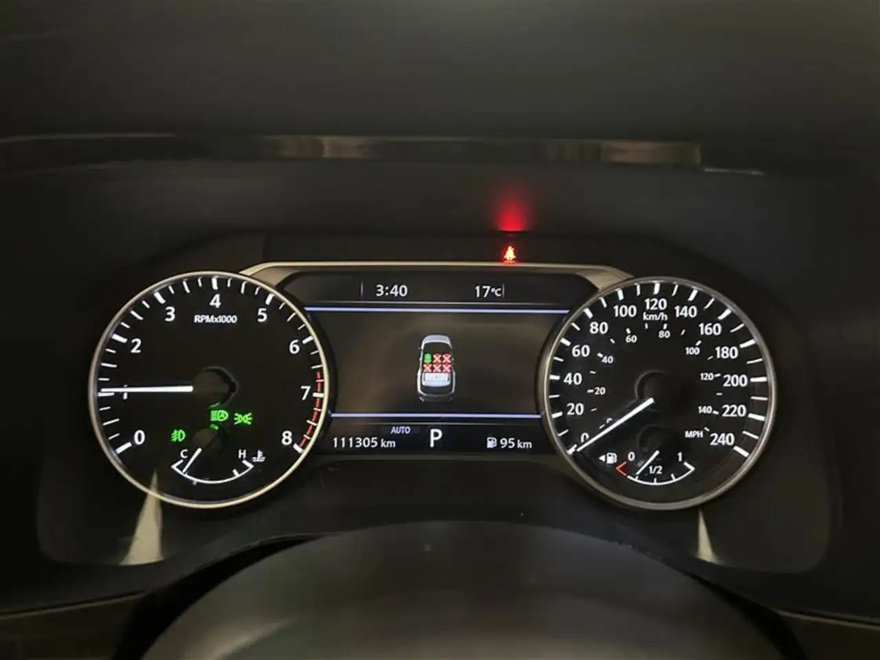 Nissan Pathfinder снимка Nissan Pathfinder