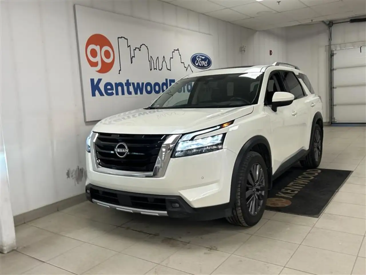 Nissan Pathfinder снимка Nissan Pathfinder