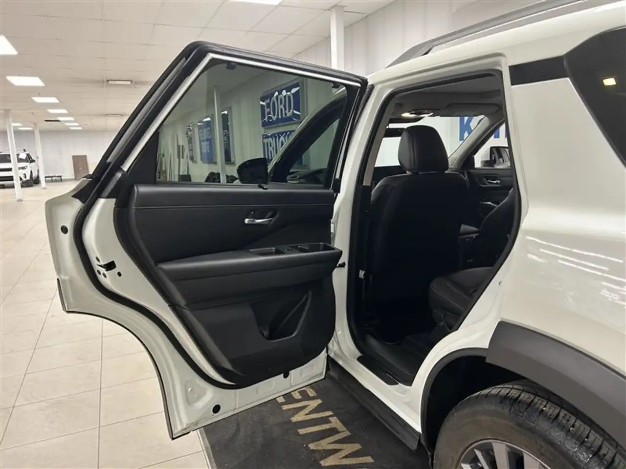 Nissan Pathfinder снимка Nissan Pathfinder