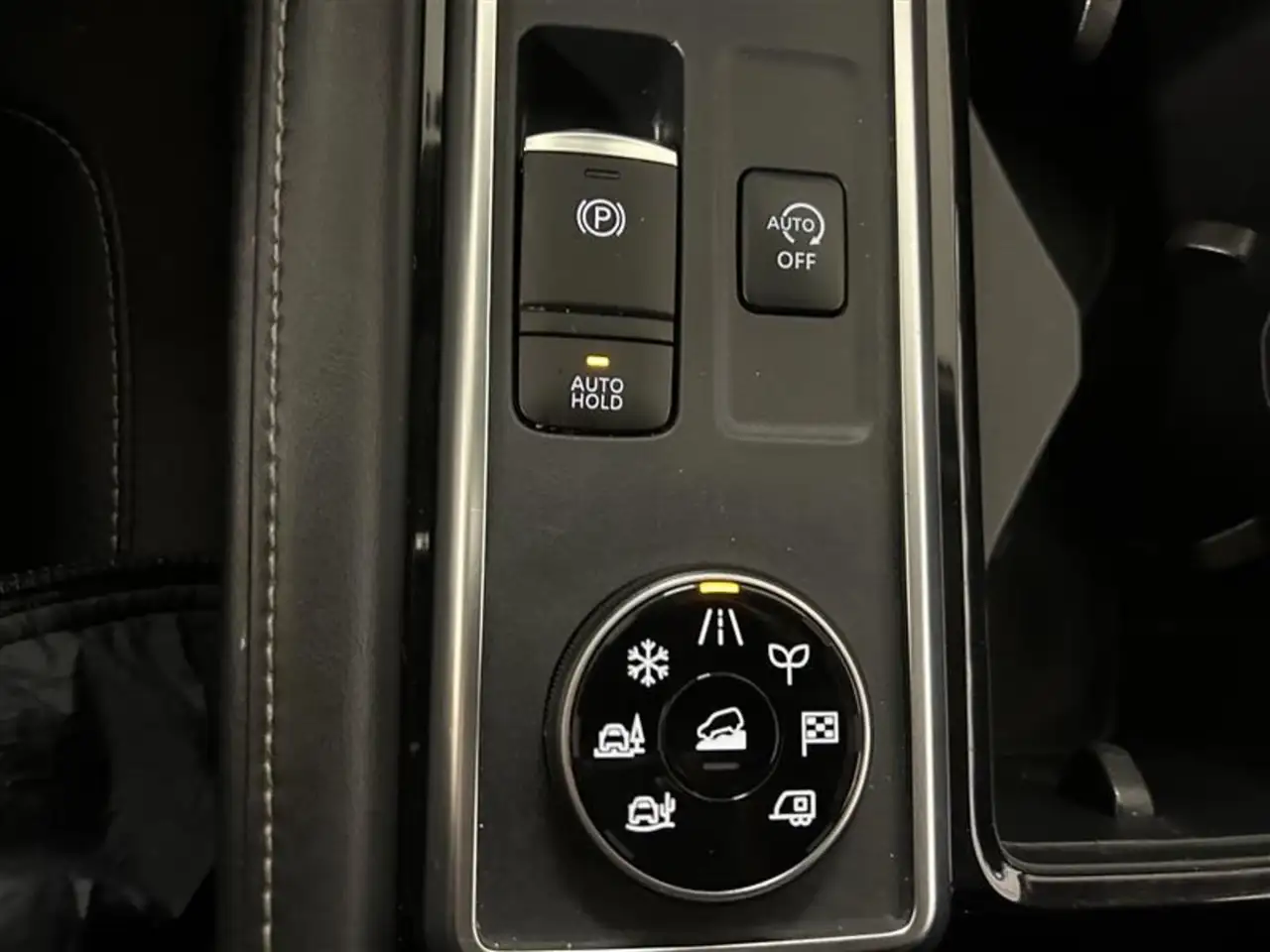Nissan Pathfinder снимка Nissan Pathfinder