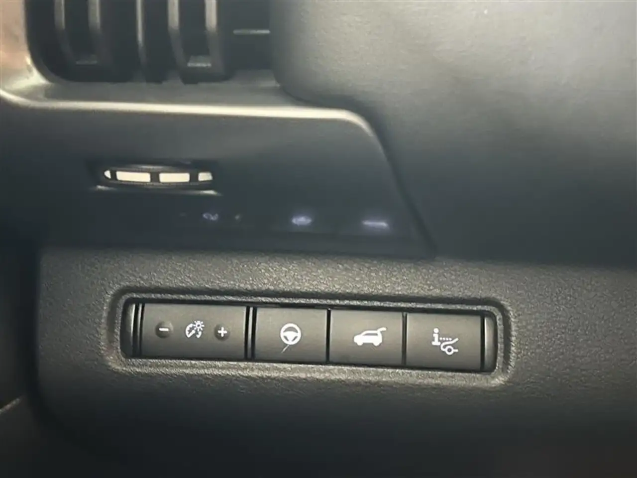 Nissan Pathfinder снимка Nissan Pathfinder