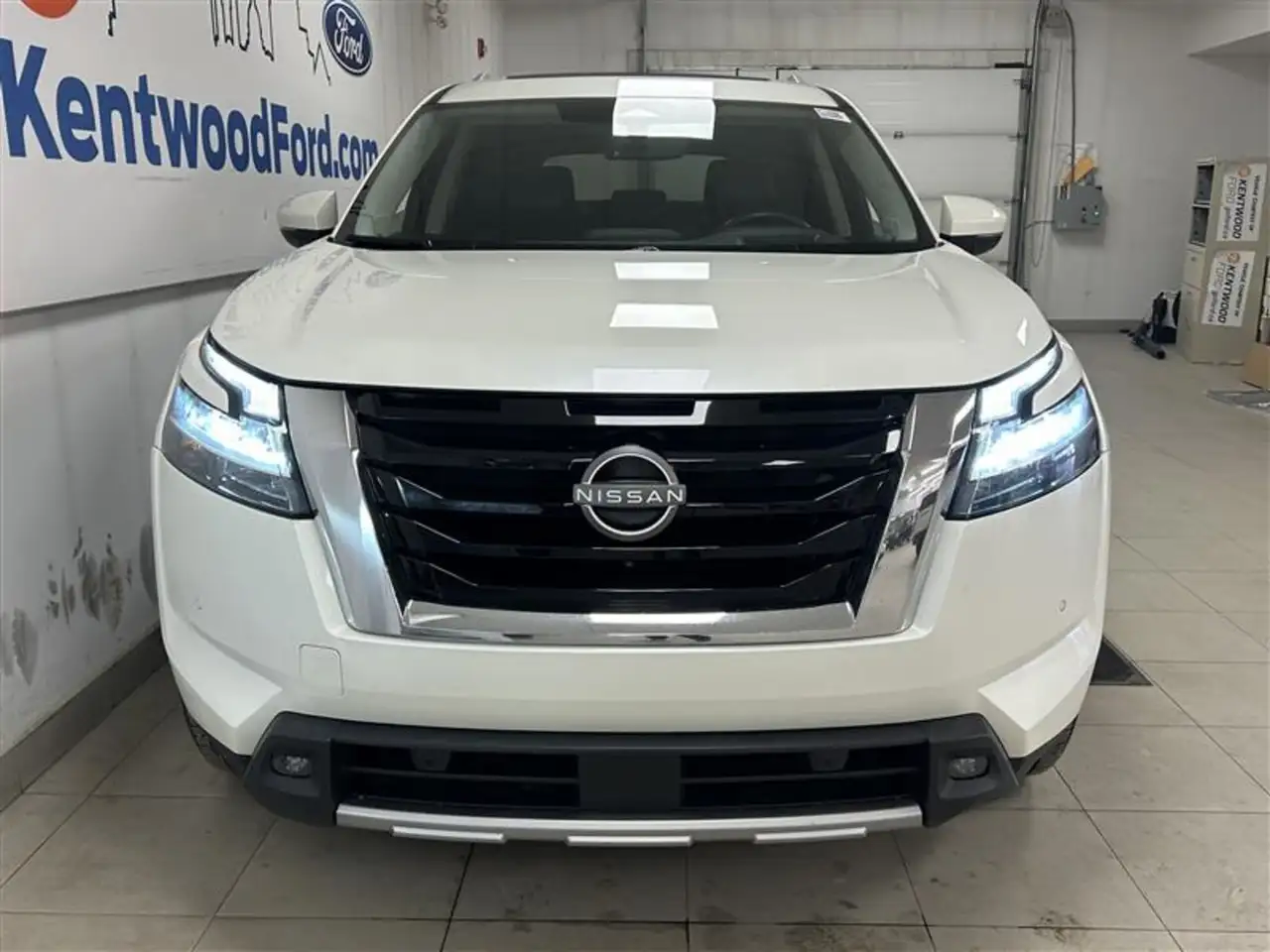 Nissan Pathfinder снимка Nissan Pathfinder