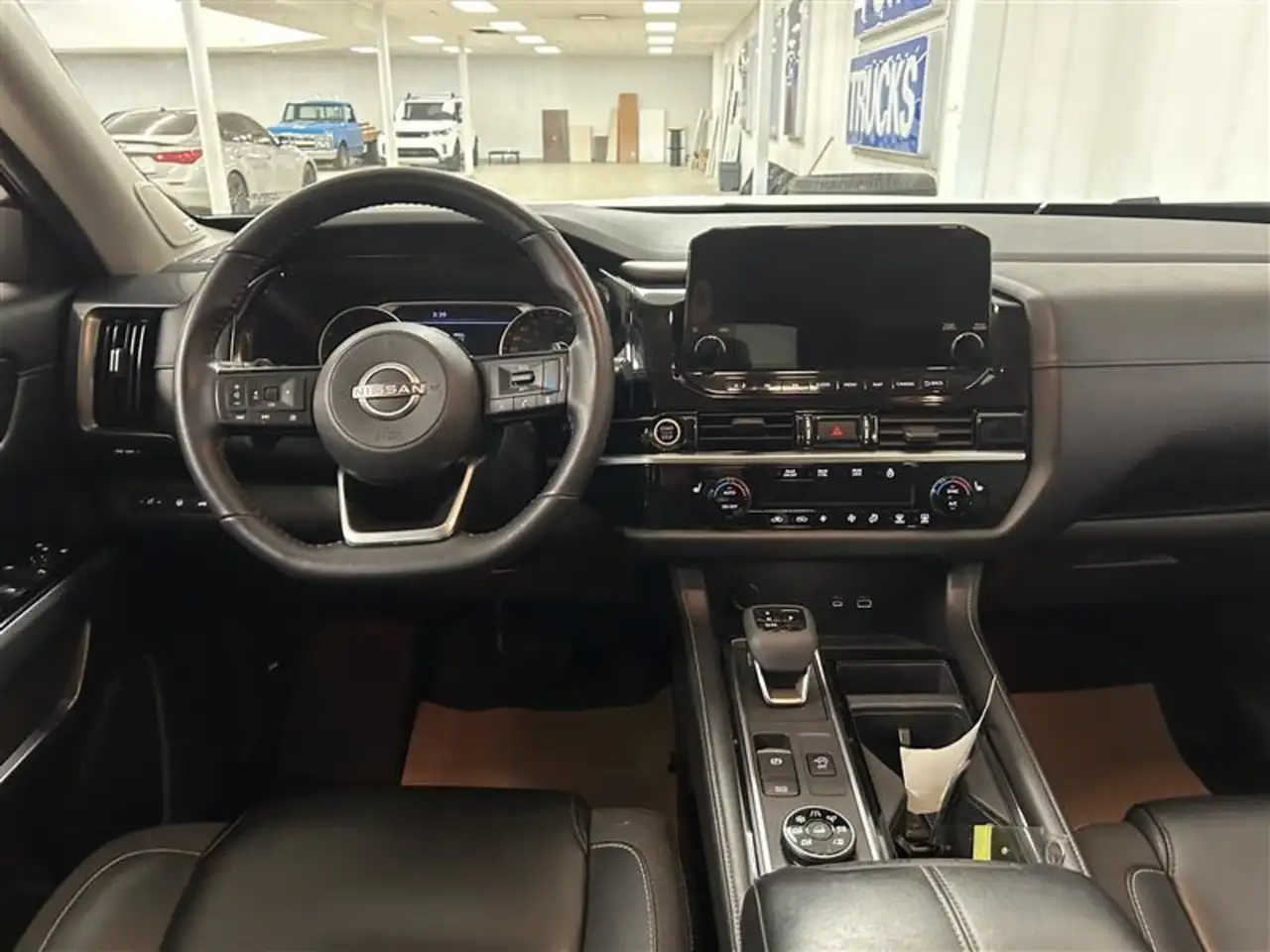 Nissan Pathfinder снимка Nissan Pathfinder