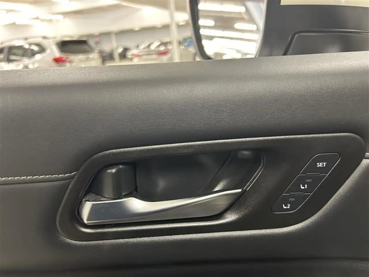 Nissan Pathfinder снимка Nissan Pathfinder